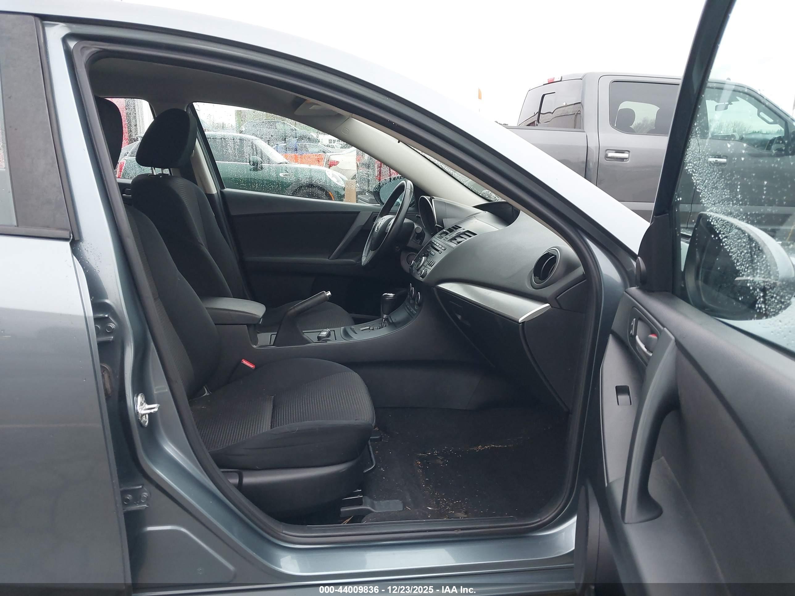 MAZDA MAZDA3 image 5
