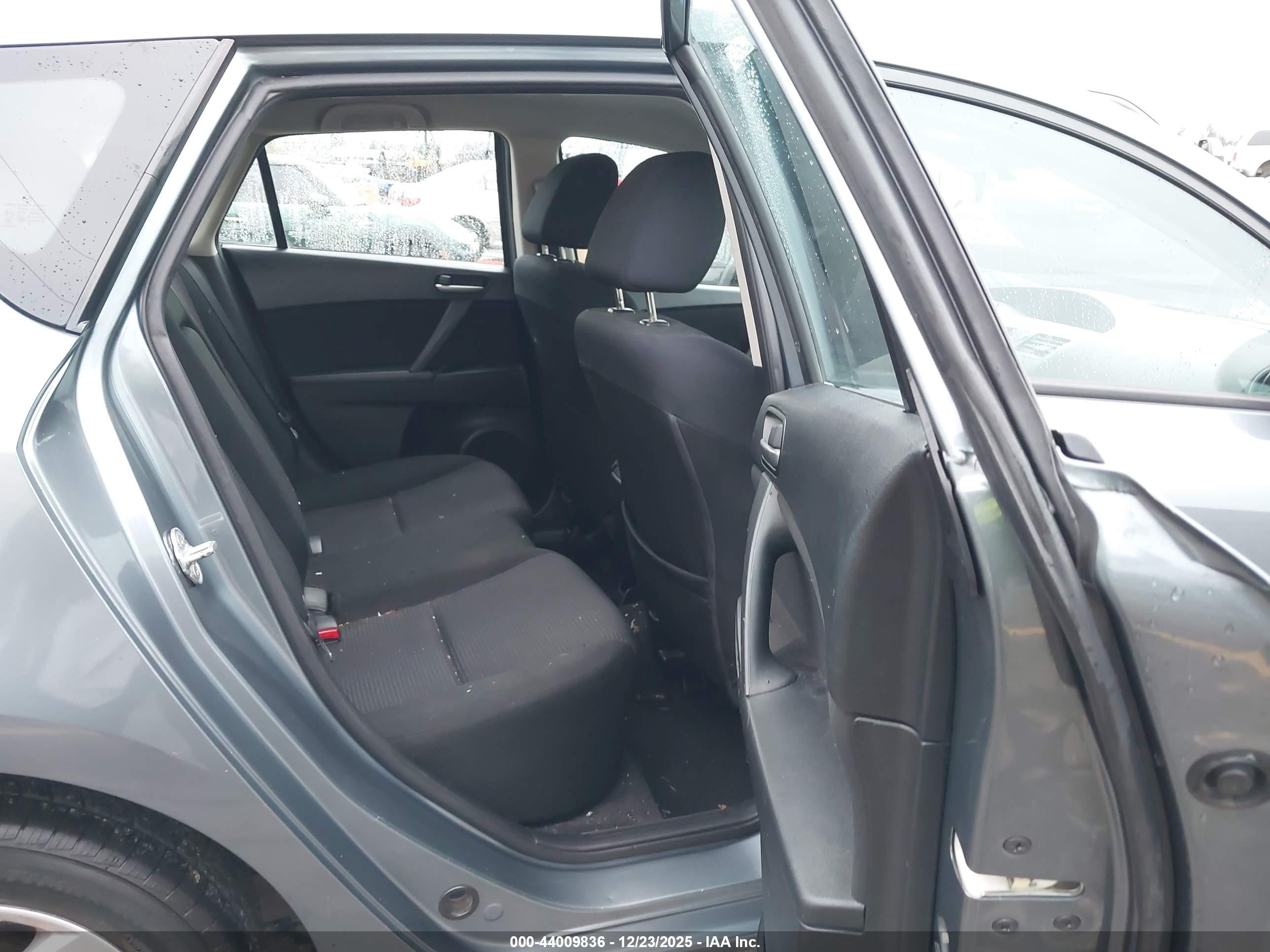 MAZDA MAZDA3 image 8