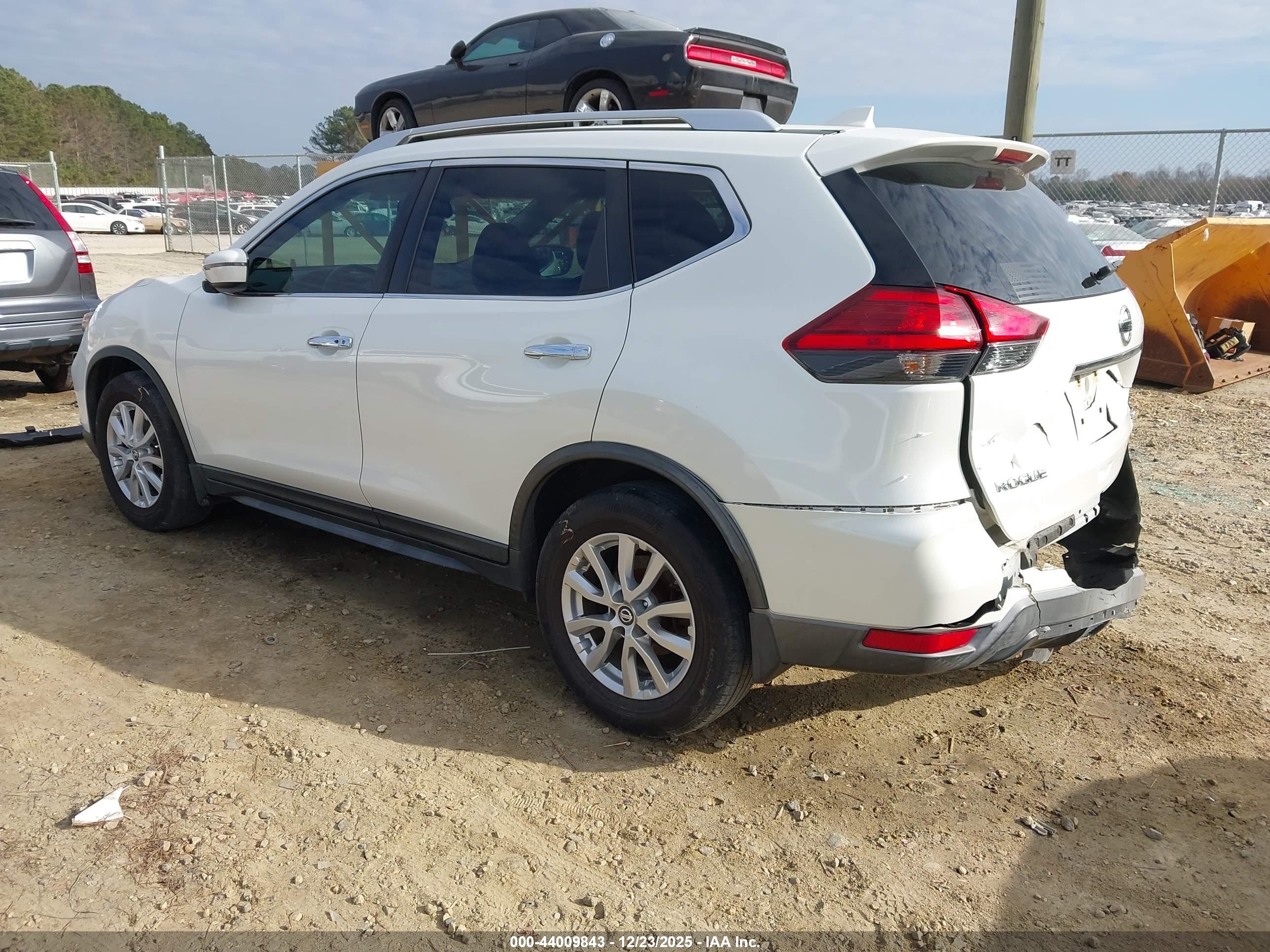 NISSAN ROGUE image 3