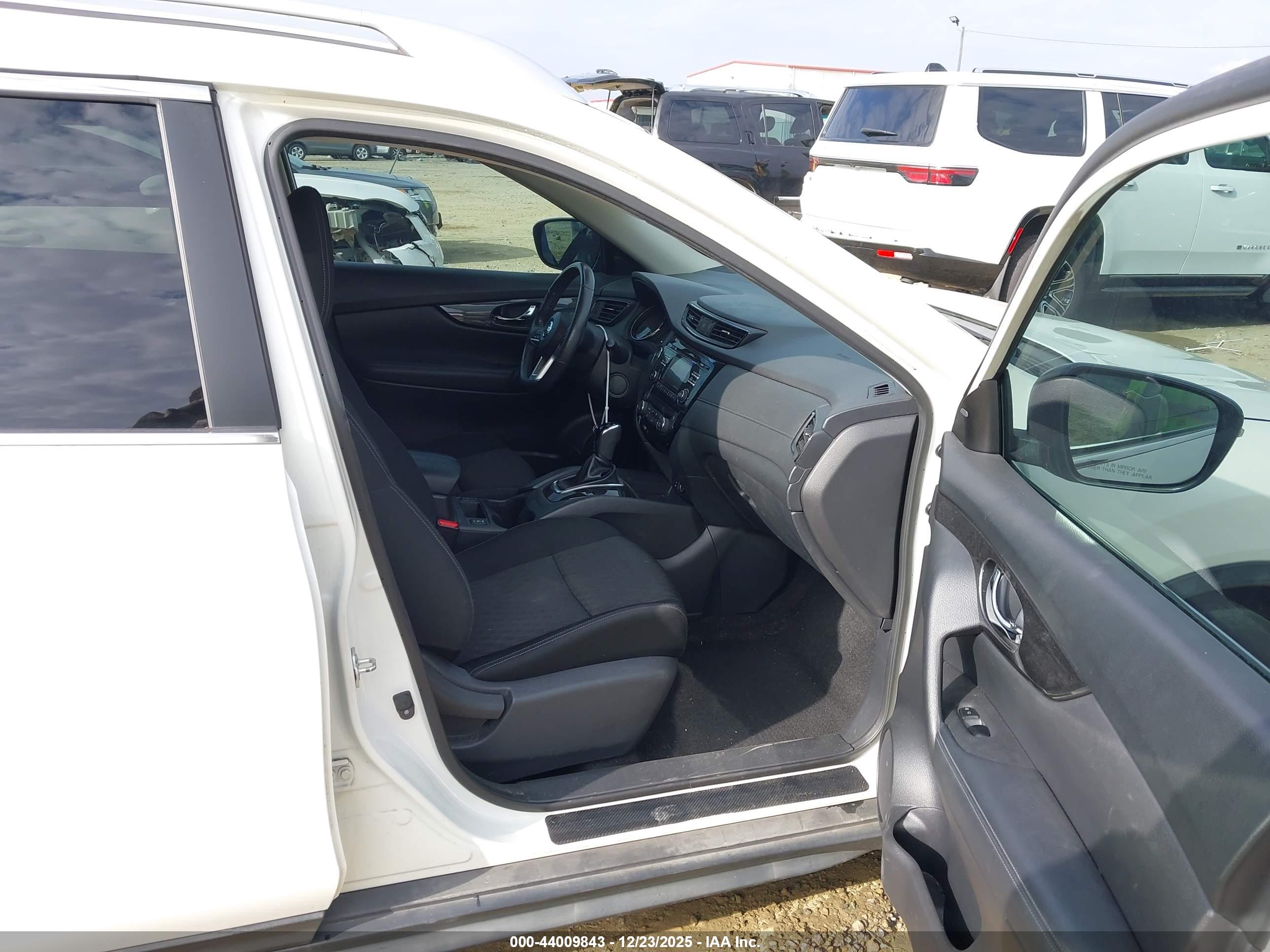 NISSAN ROGUE image 5