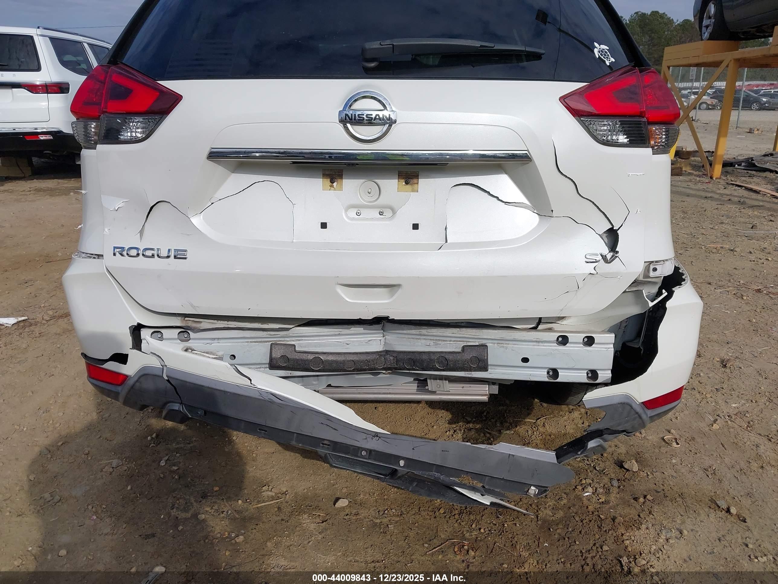 NISSAN ROGUE image 6