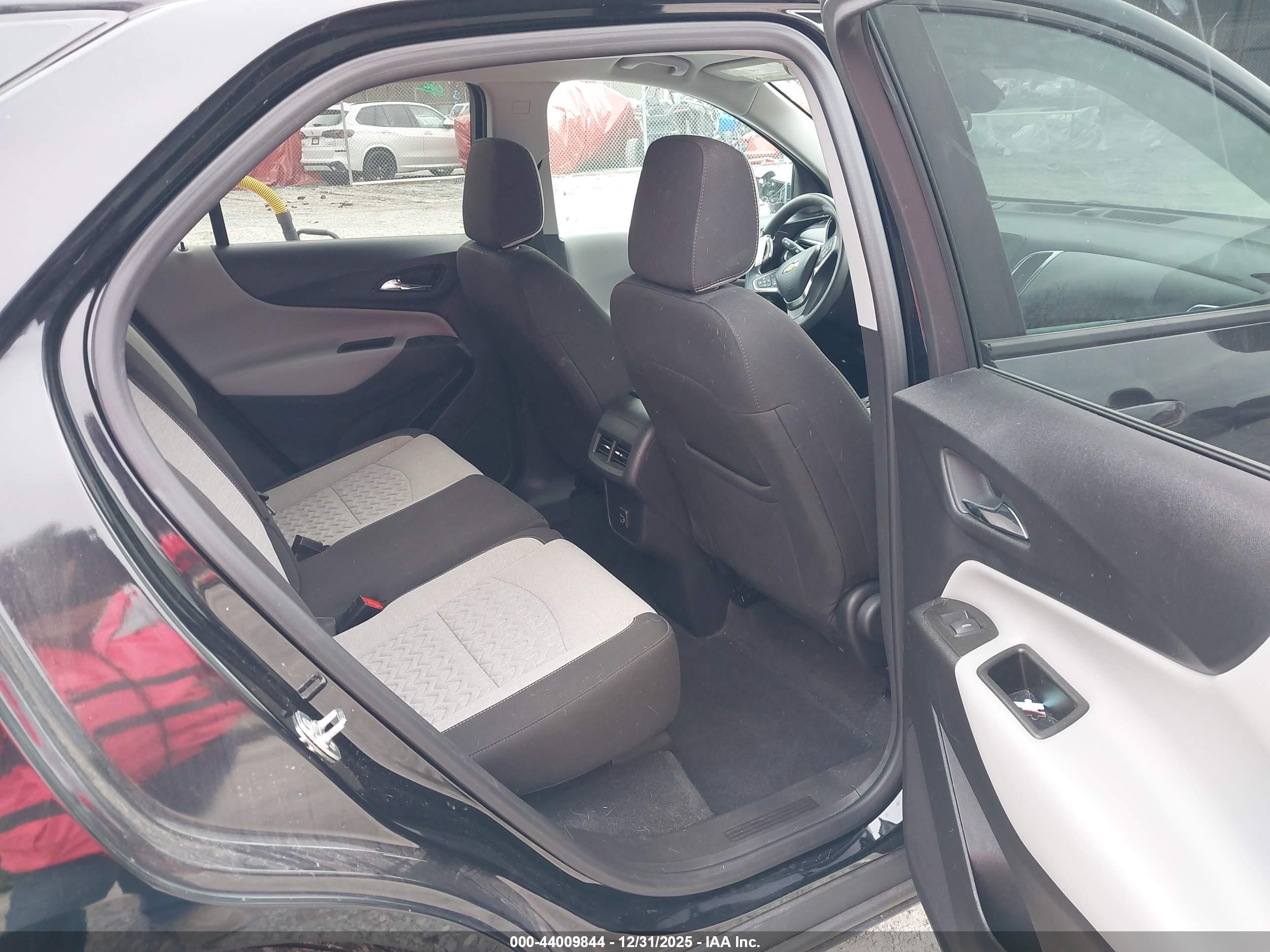 CHEVROLET EQUINOX image 8