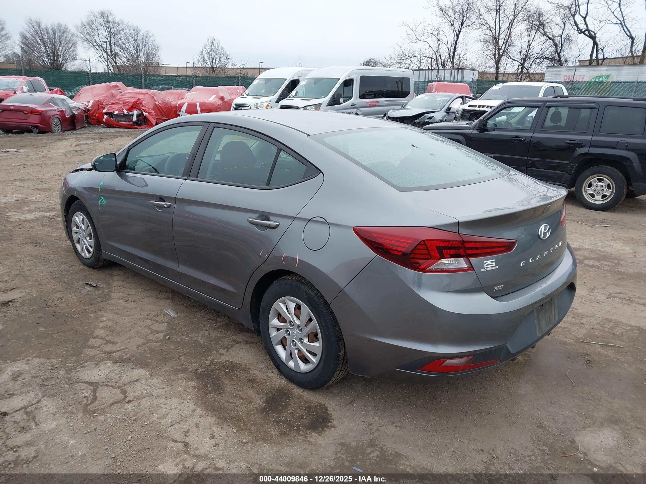 HYUNDAI ELANTRA image 3