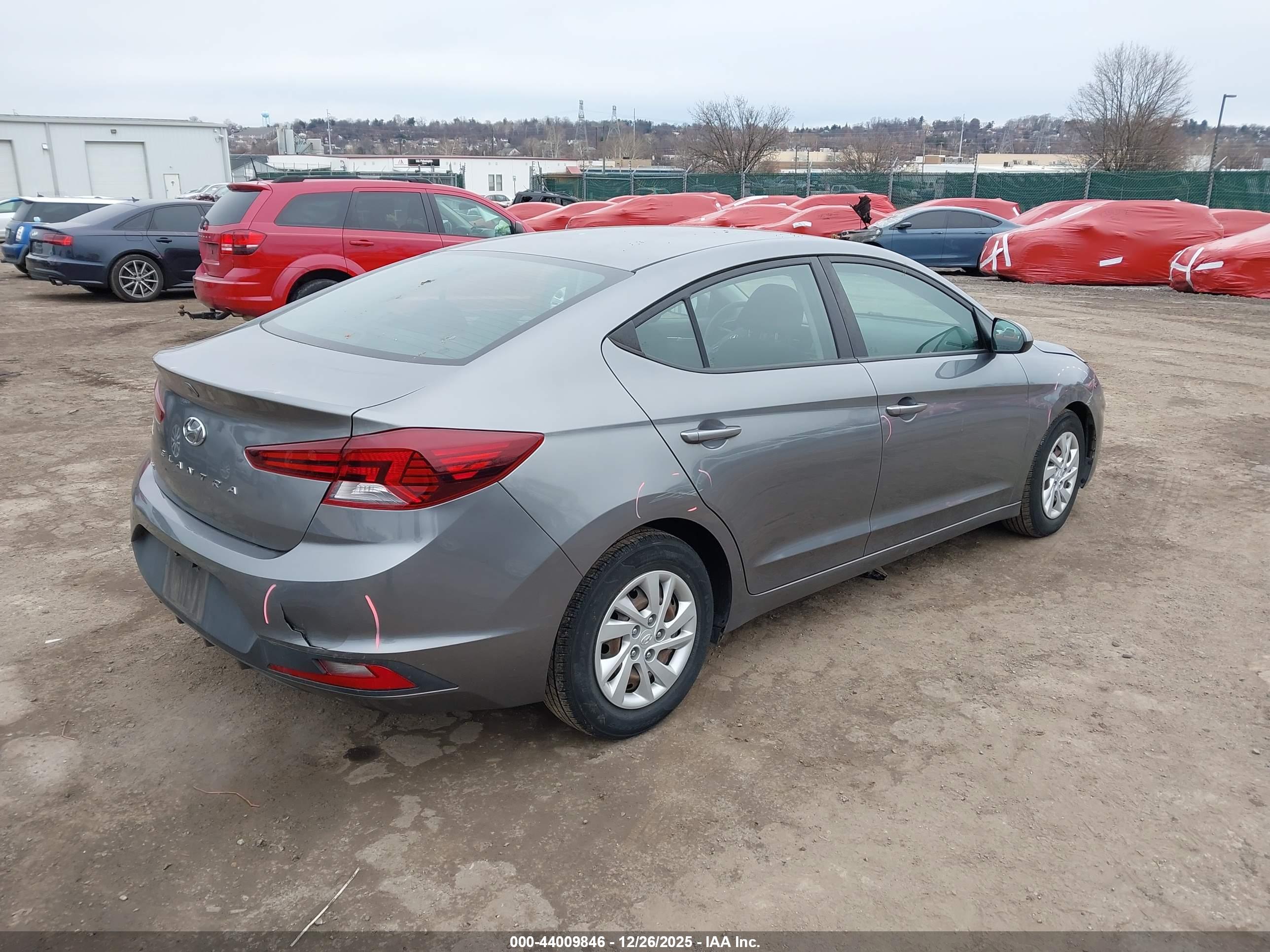 HYUNDAI ELANTRA image 4