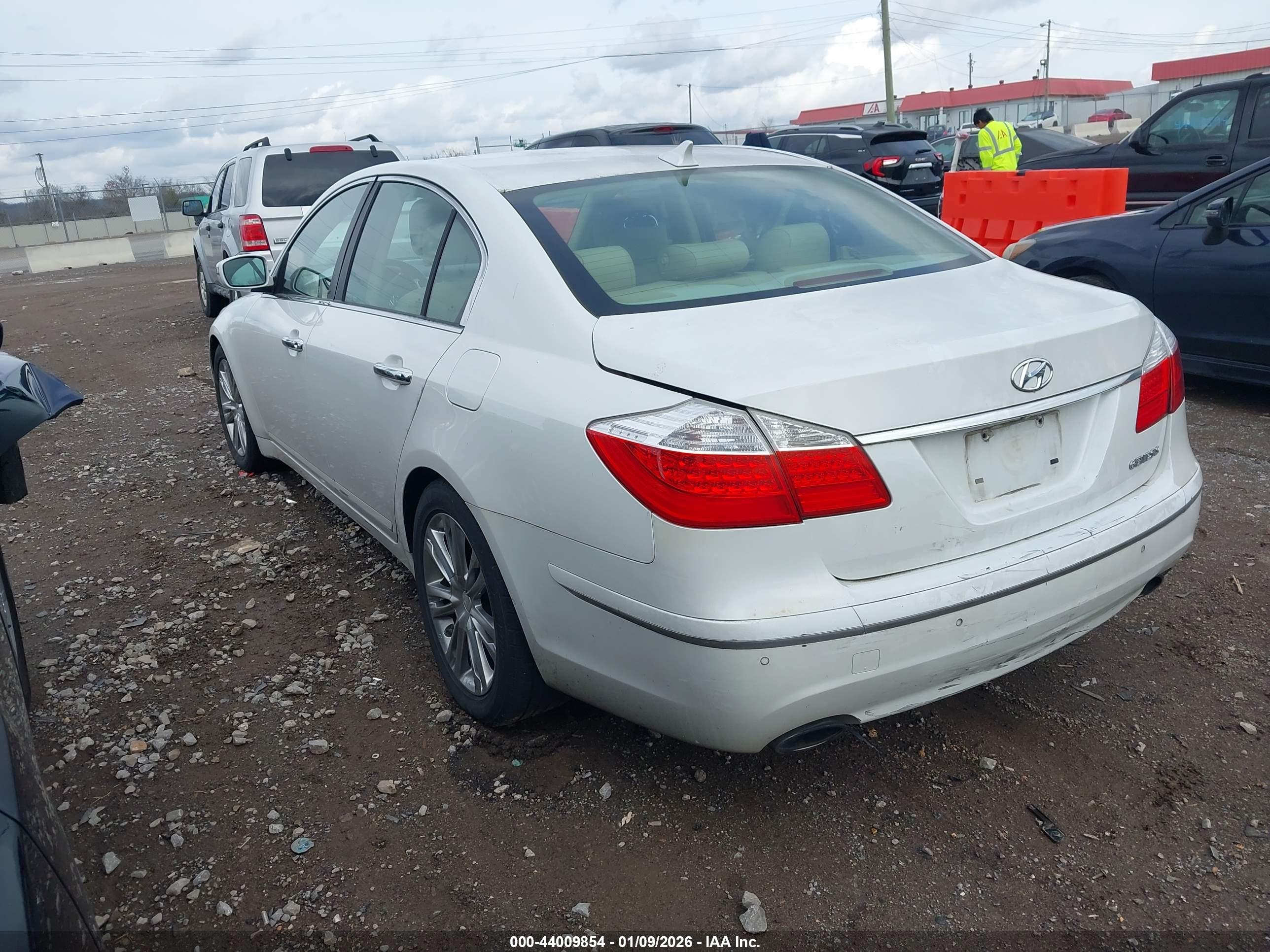 HYUNDAI GENESIS image 3