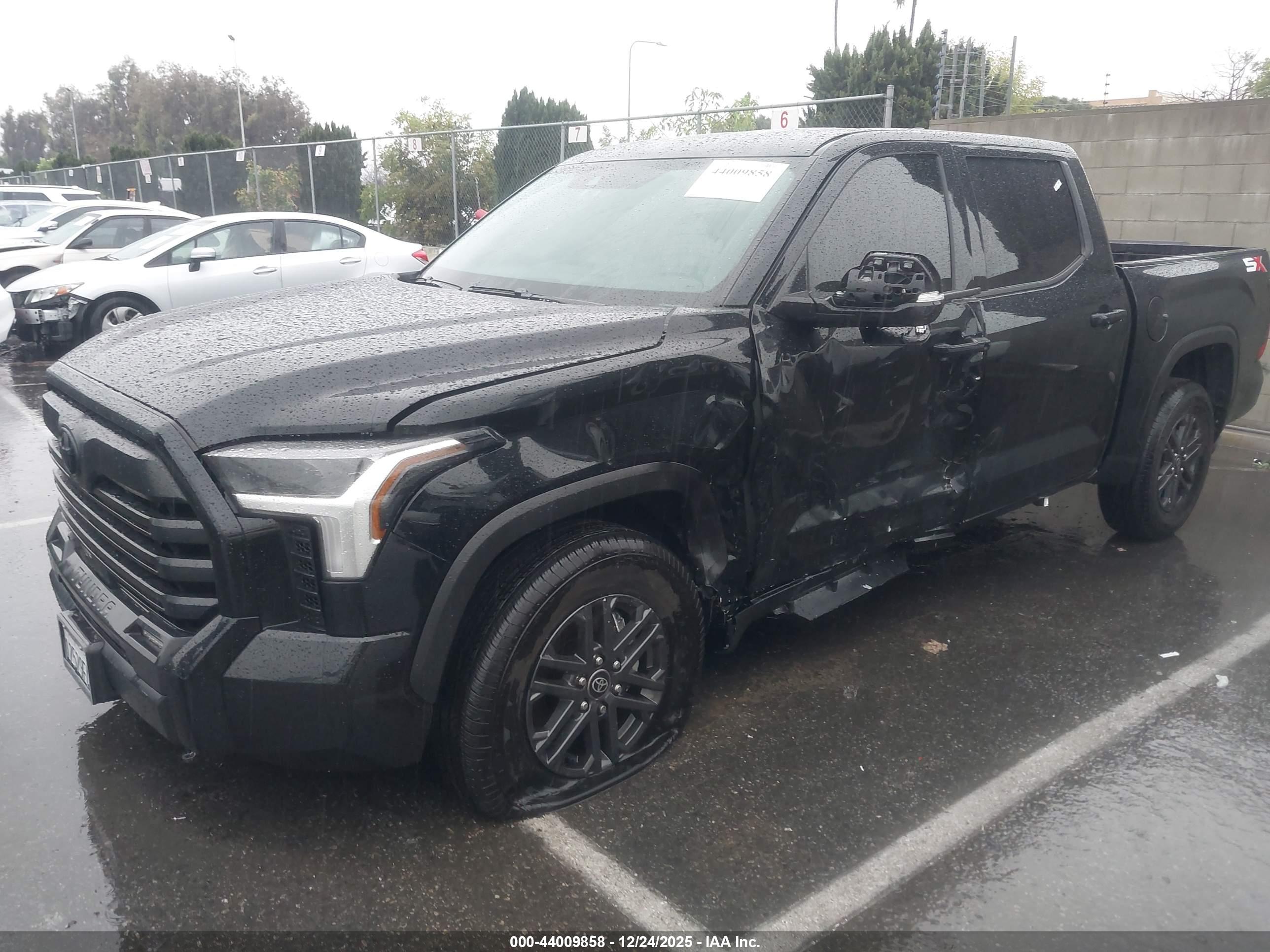 TOYOTA TUNDRA image 2