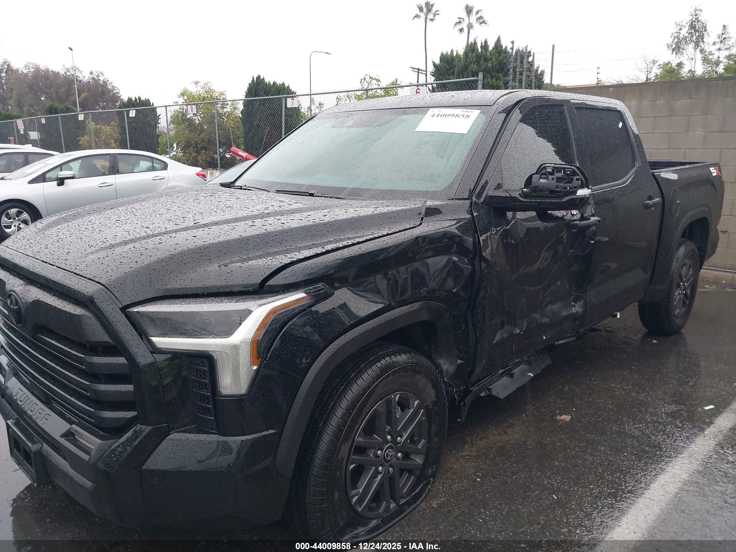 TOYOTA TUNDRA image 6
