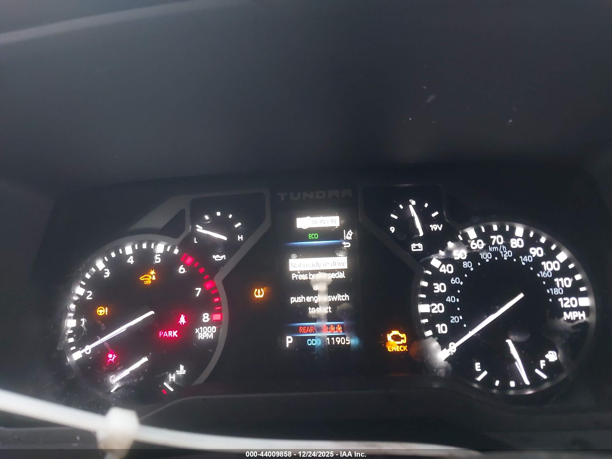 TOYOTA TUNDRA image 7