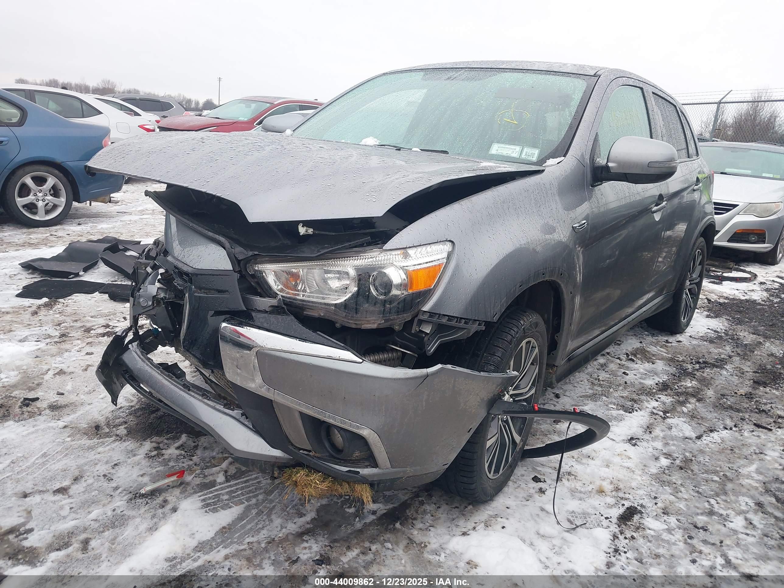 MITSUBISHI OUTLANDER image 2