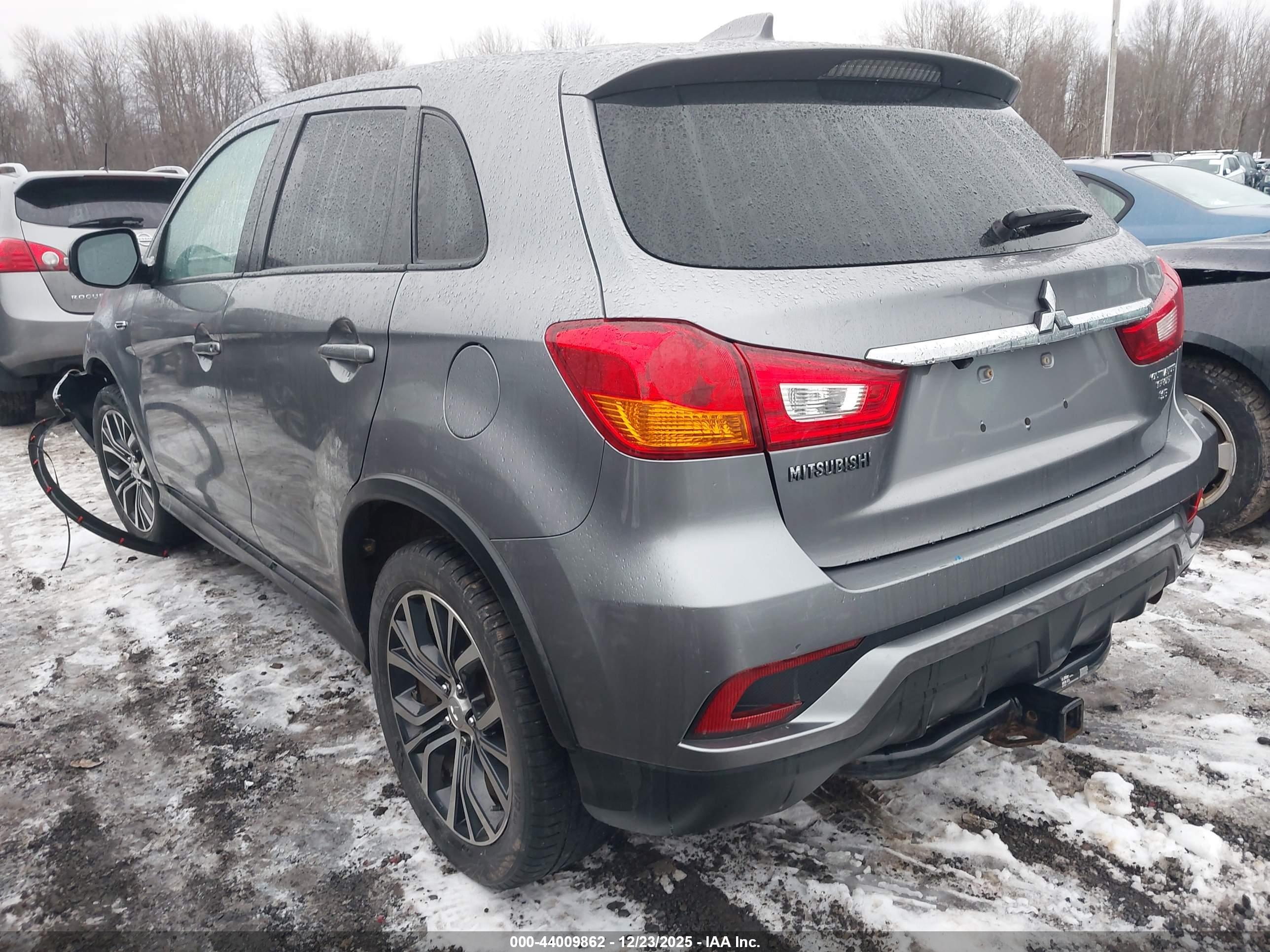 MITSUBISHI OUTLANDER image 3