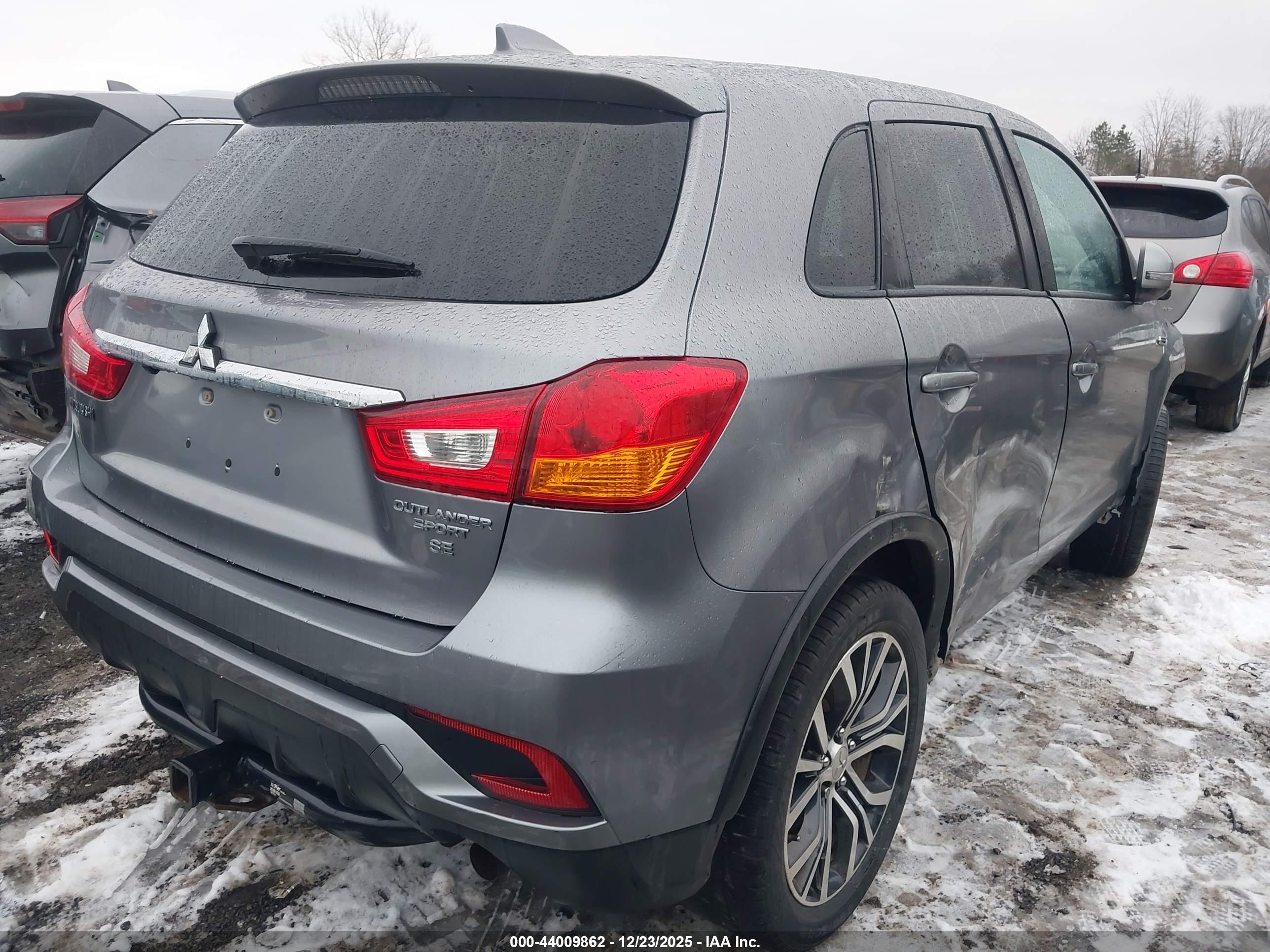 MITSUBISHI OUTLANDER image 4