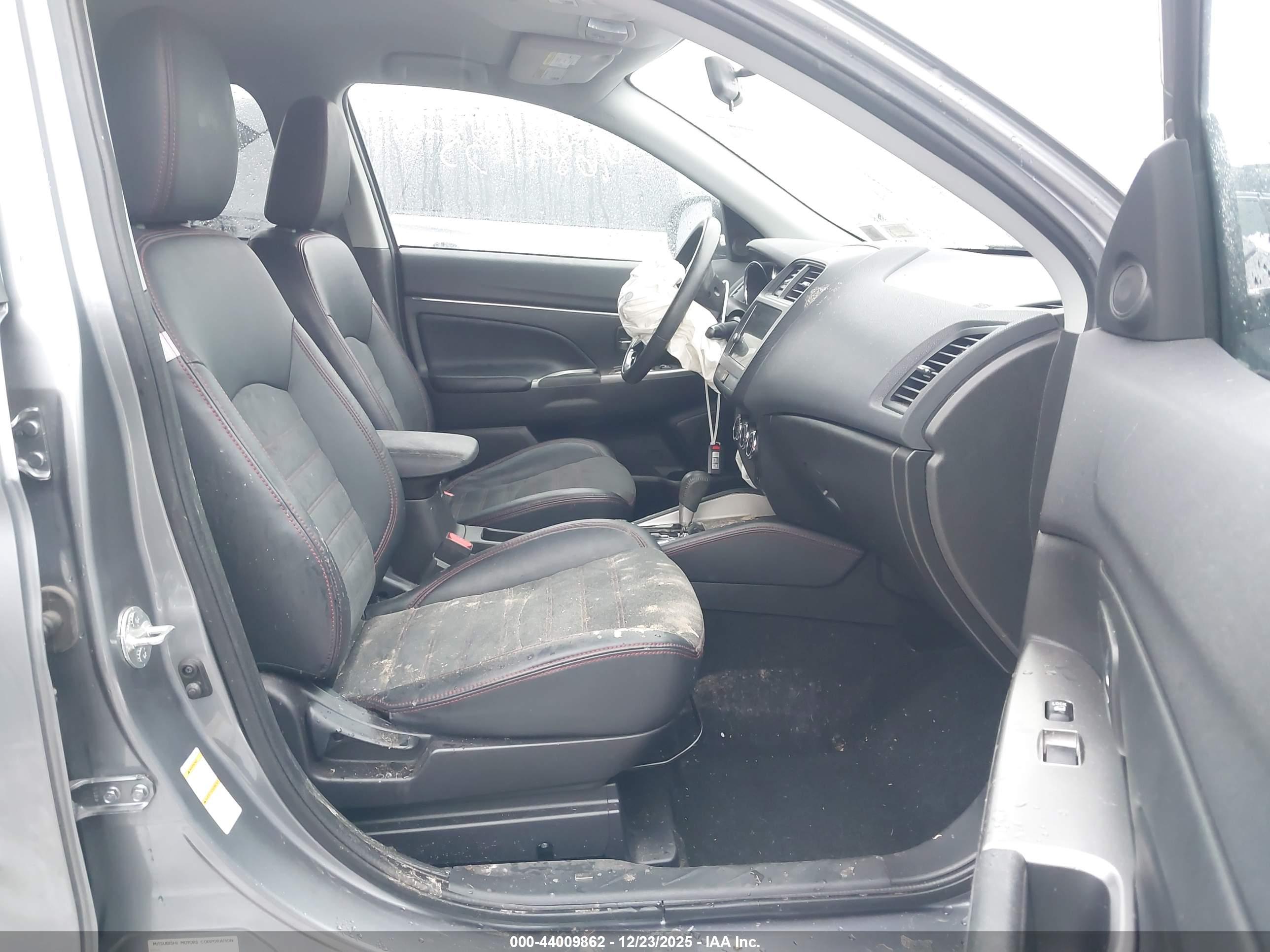 MITSUBISHI OUTLANDER image 5