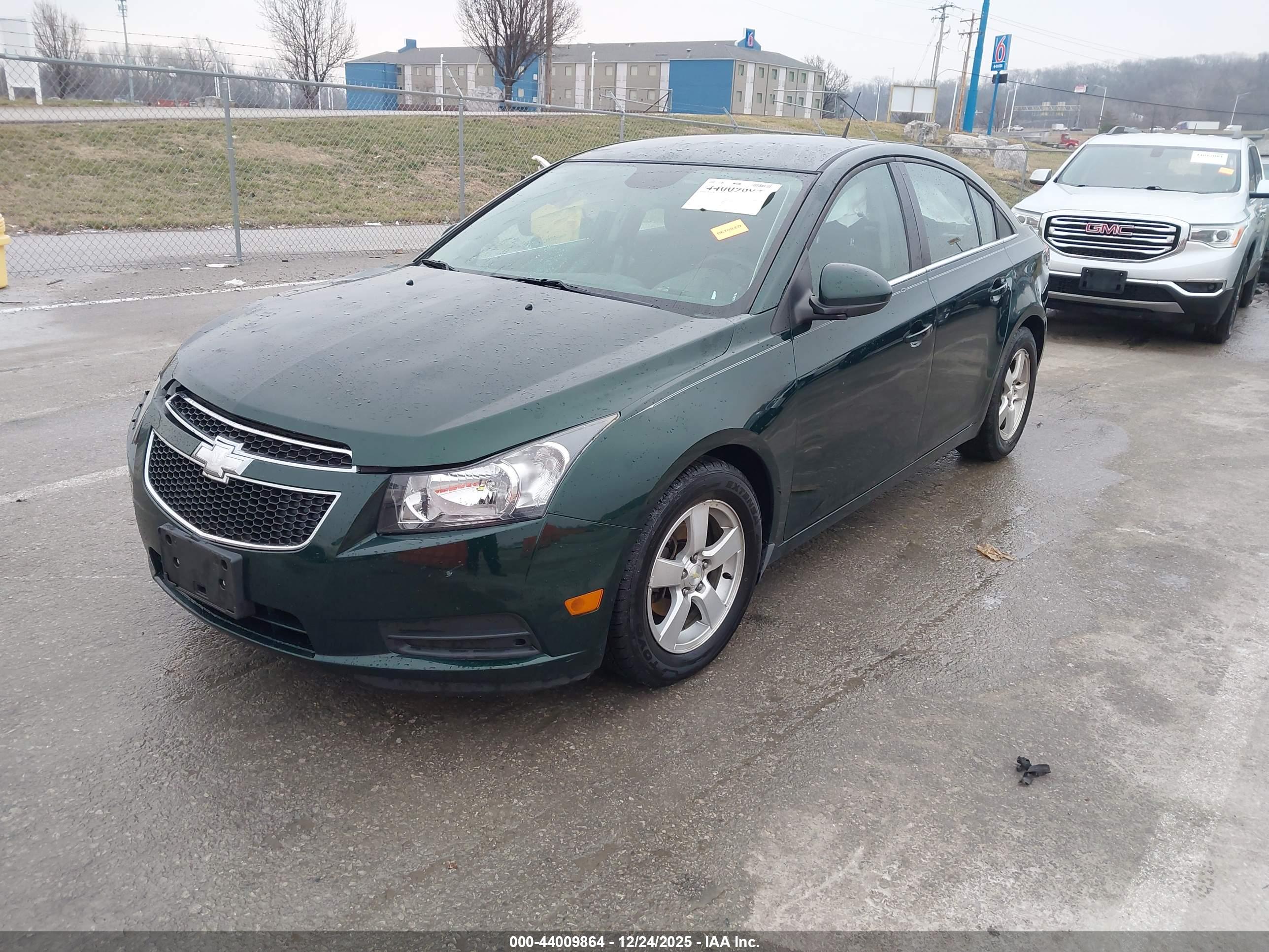 CHEVROLET CRUZE image 2