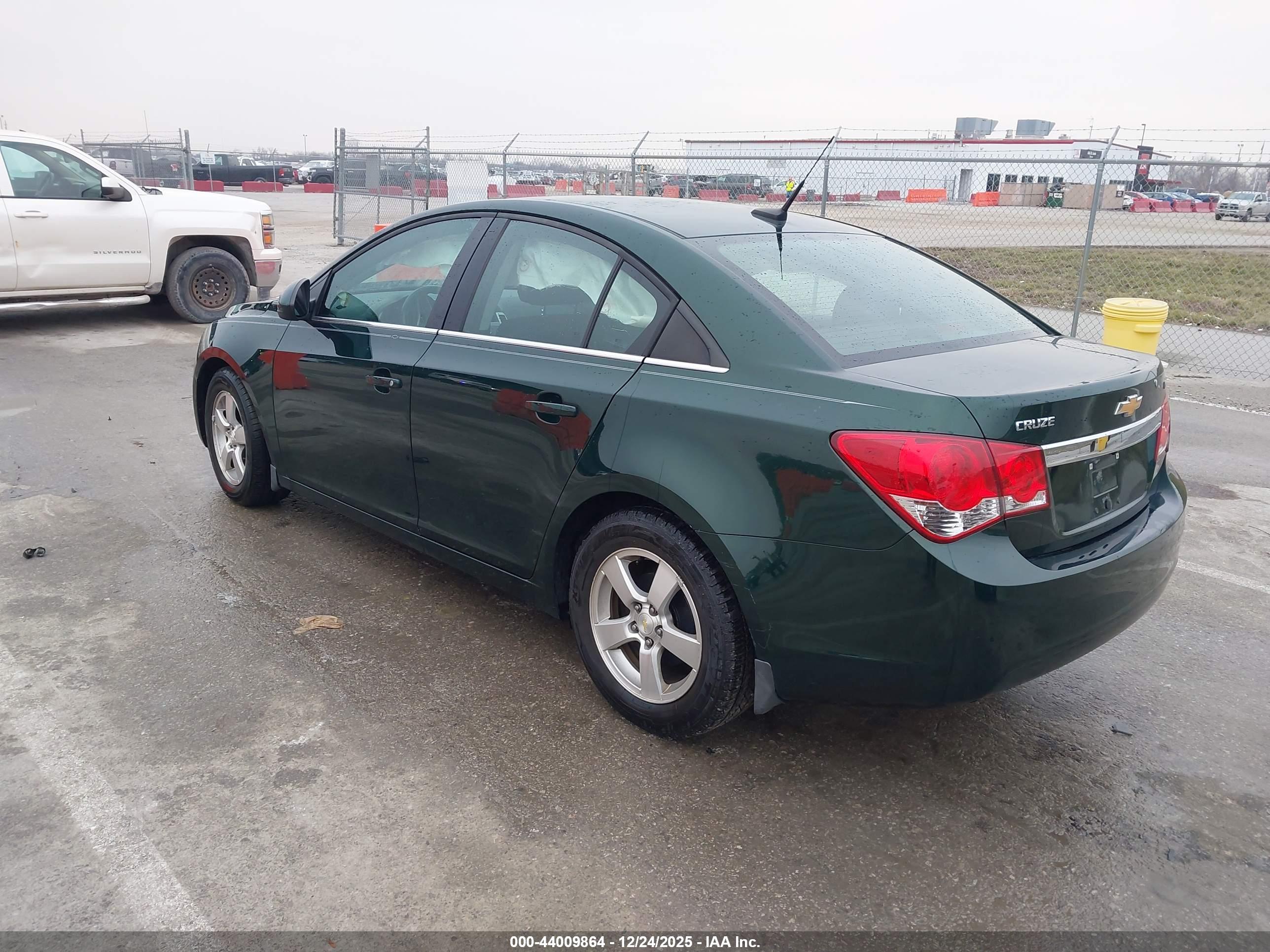 CHEVROLET CRUZE image 3