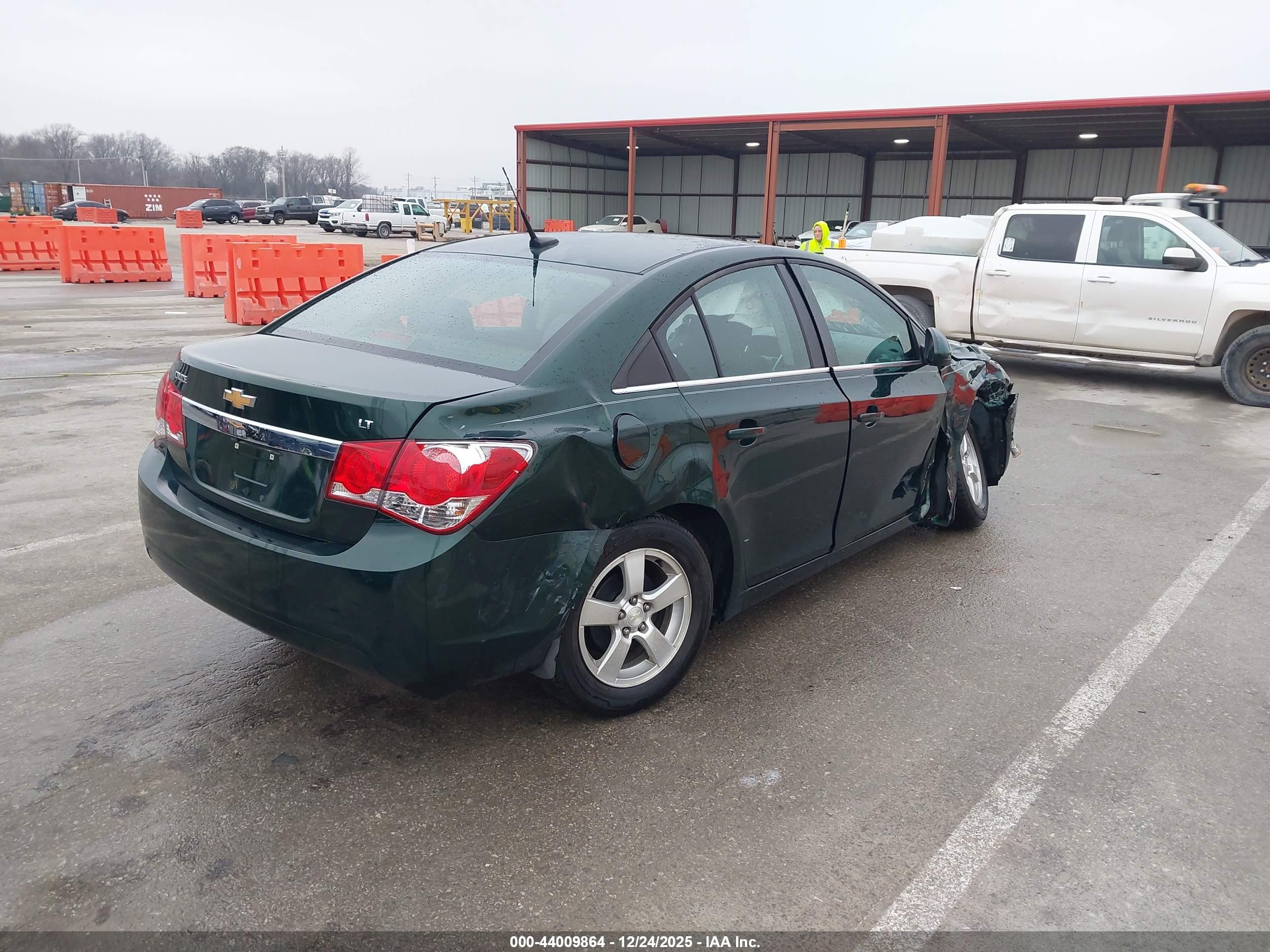CHEVROLET CRUZE image 4