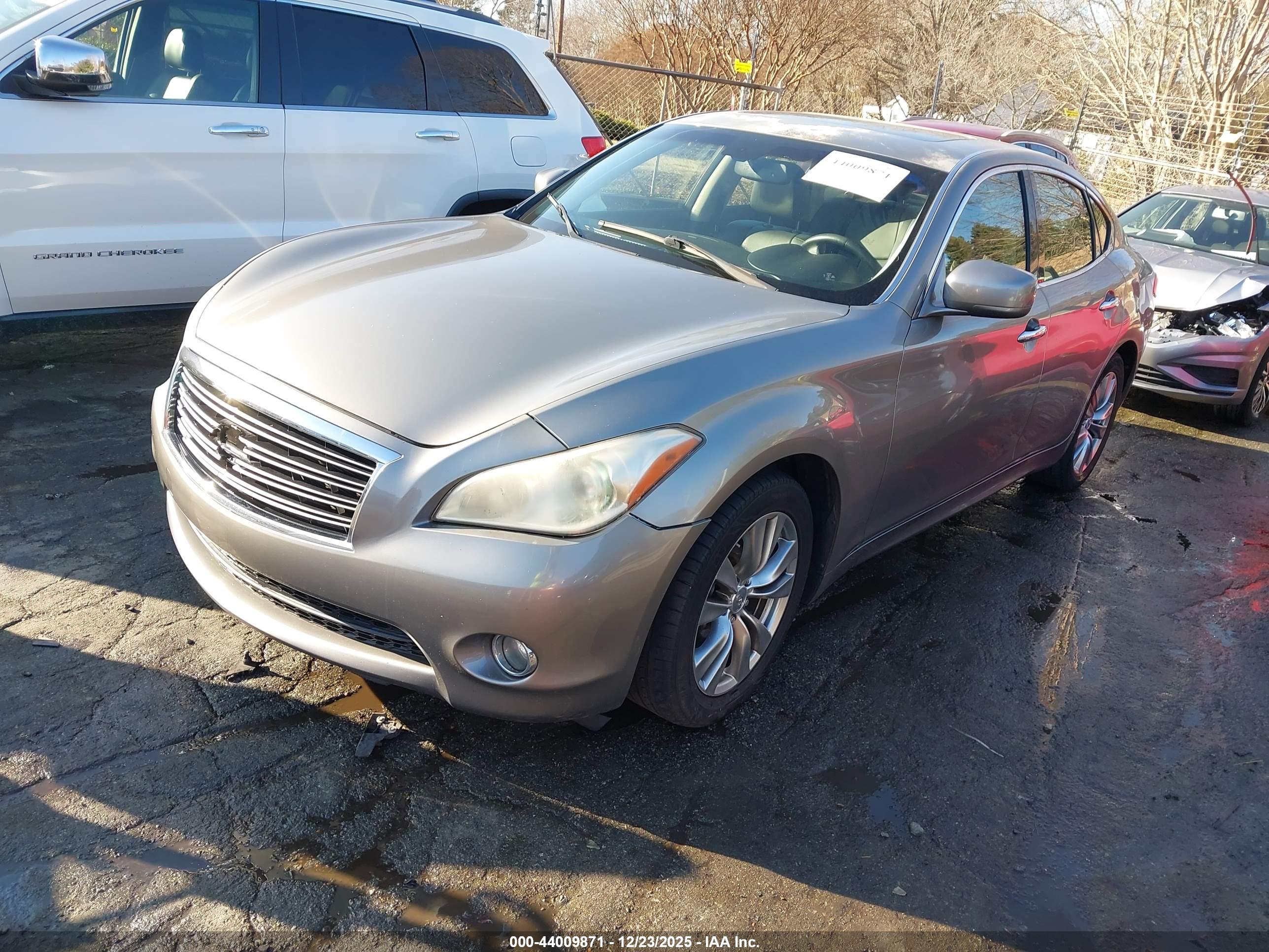 INFINITI M37 image 2
