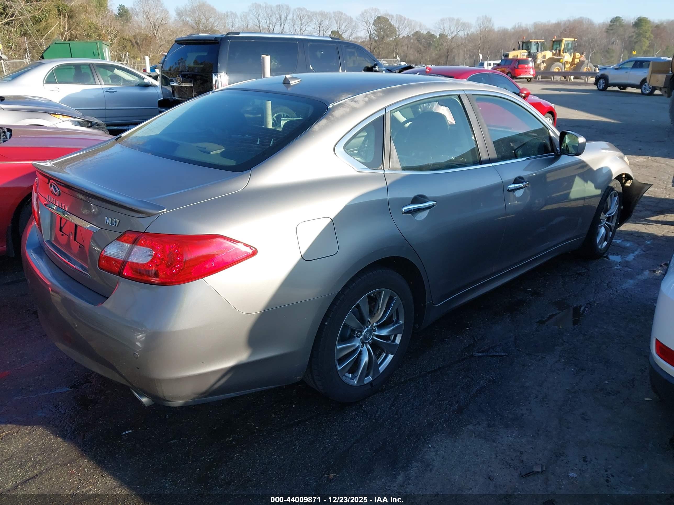INFINITI M37 image 4