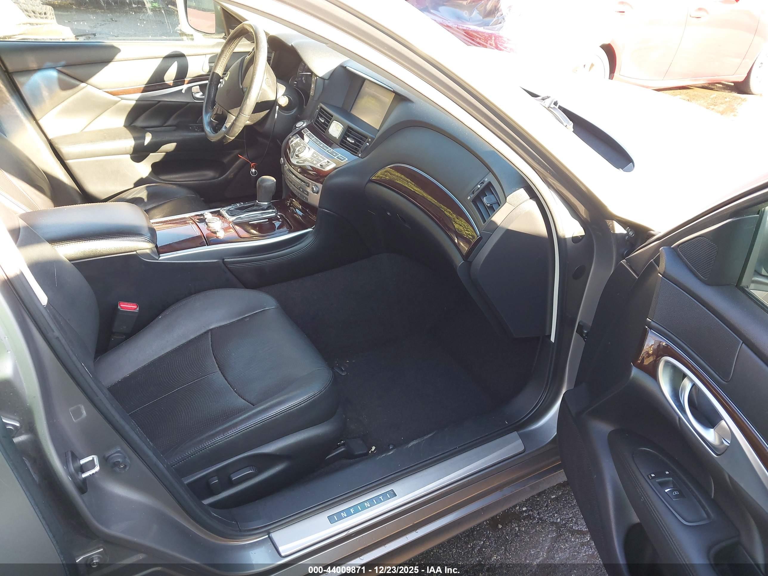 INFINITI M37 image 5