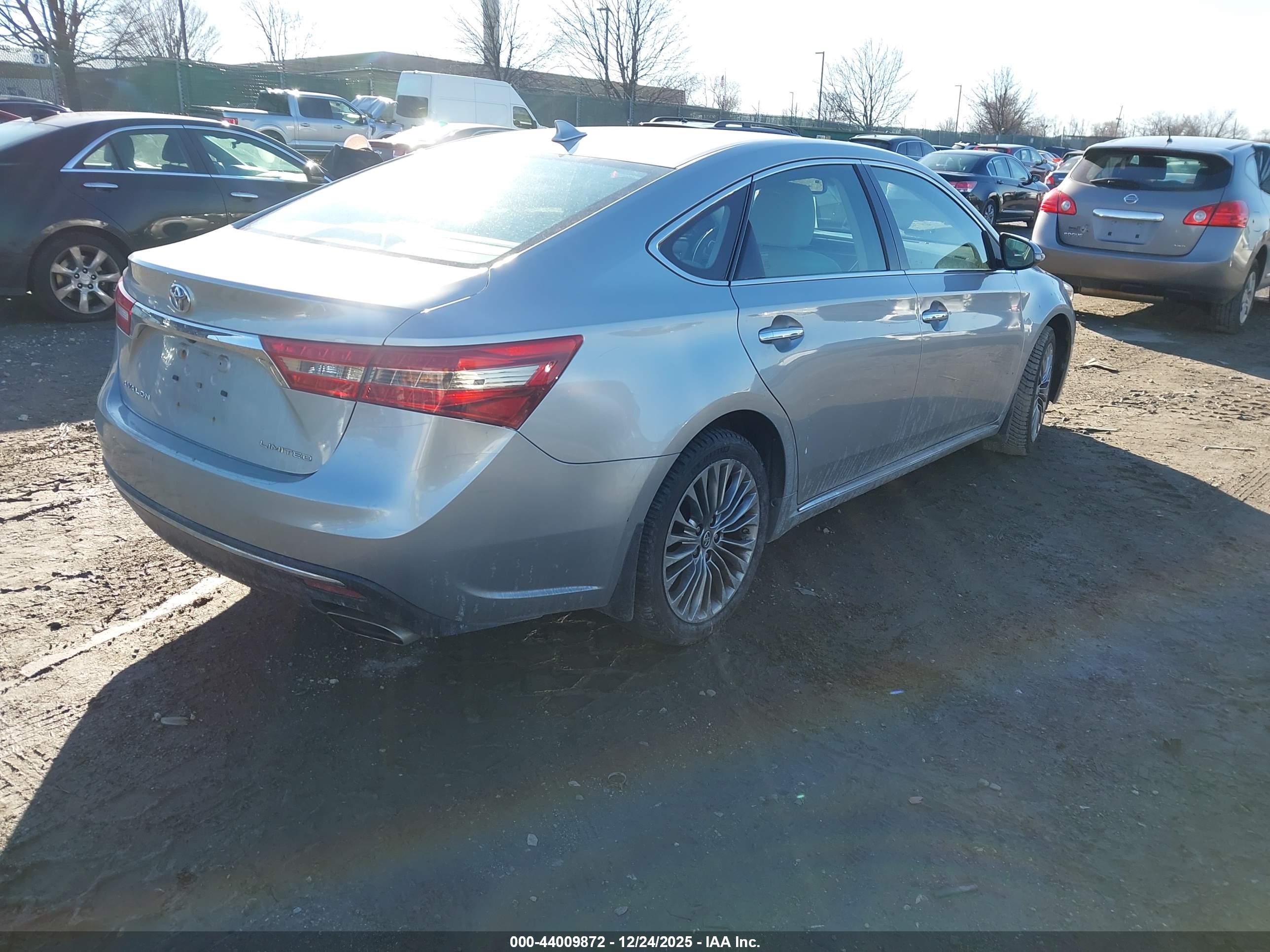 TOYOTA AVALON image 4