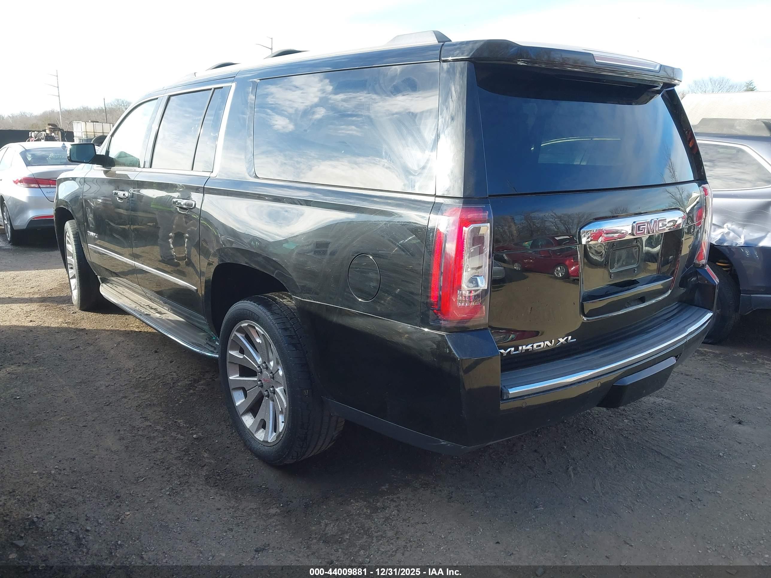 GMC YUKON image 3
