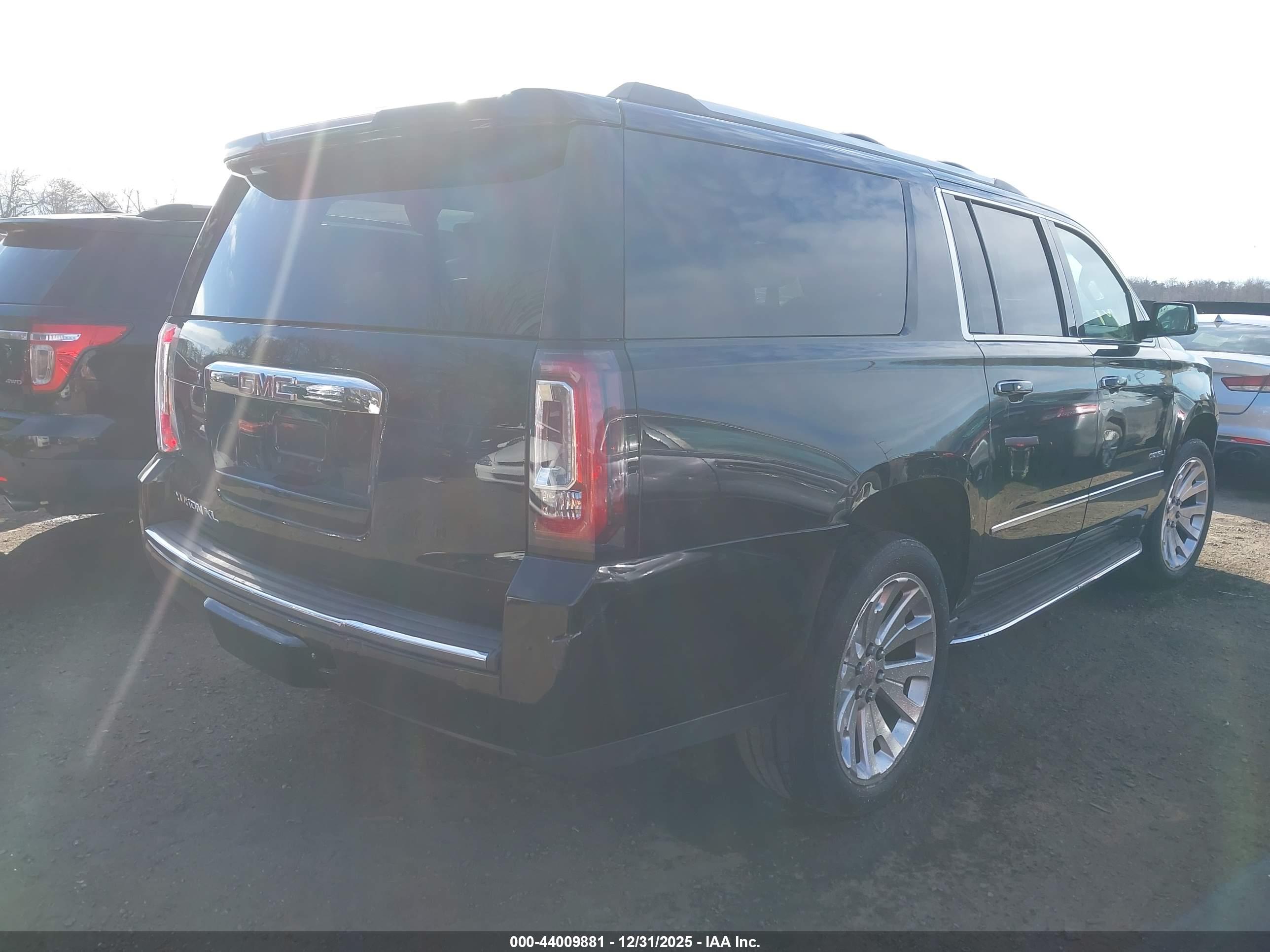 GMC YUKON image 6