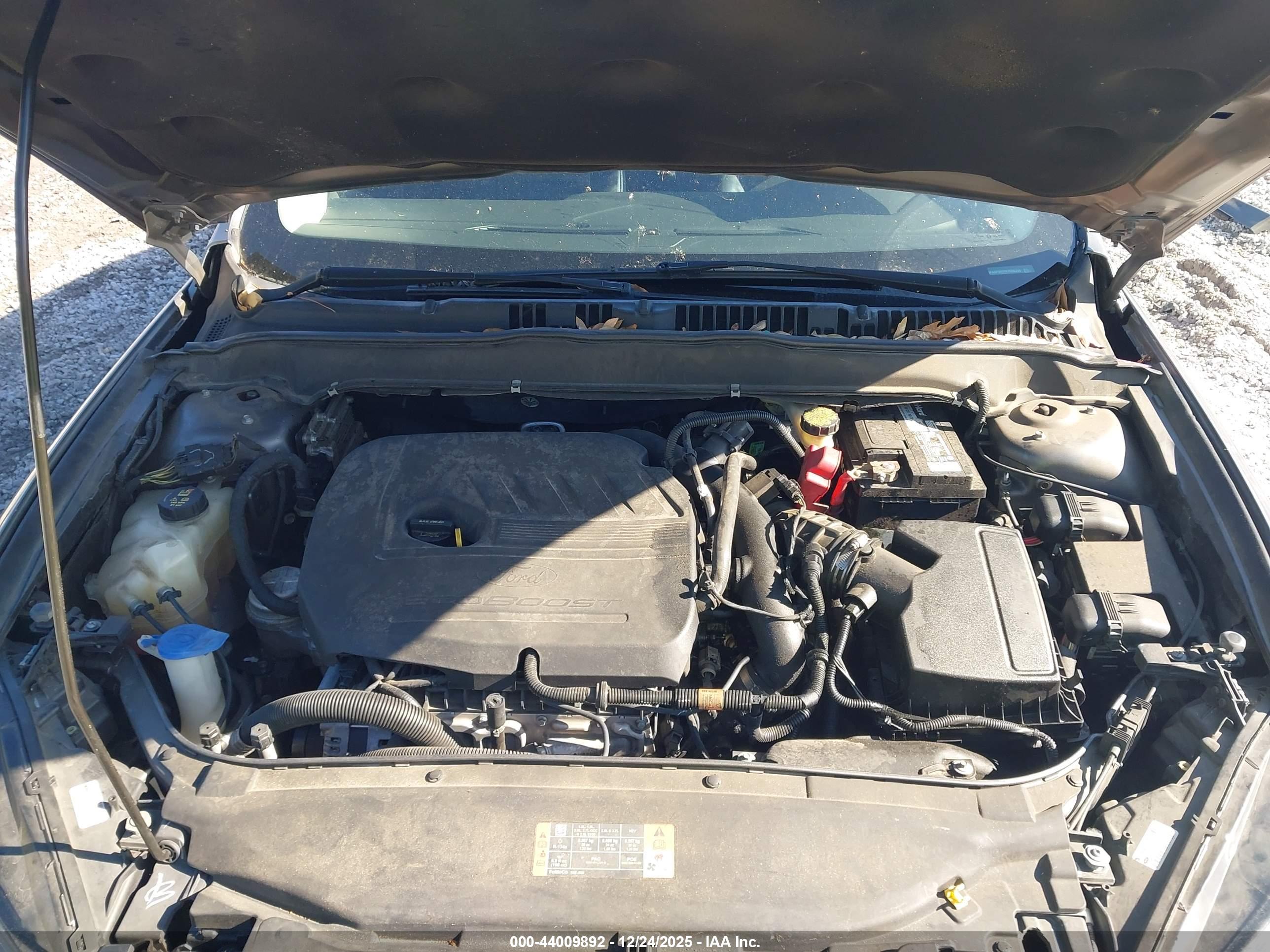 FORD FUSION image 10