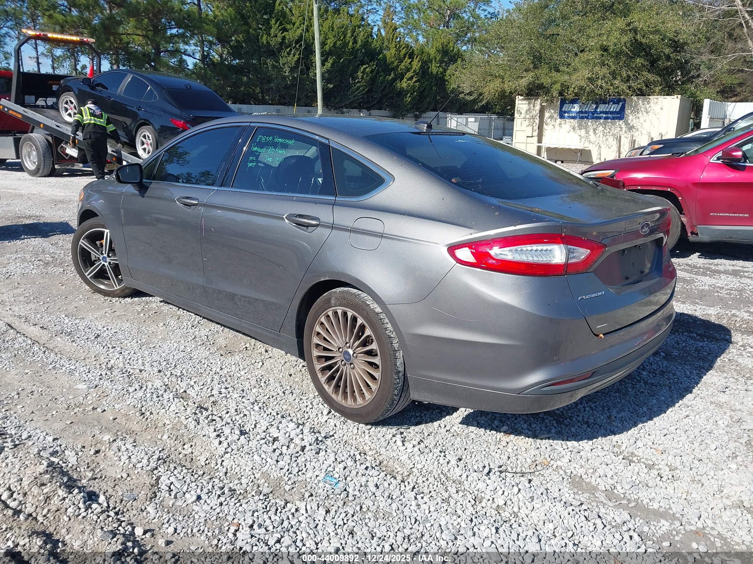 FORD FUSION image 3