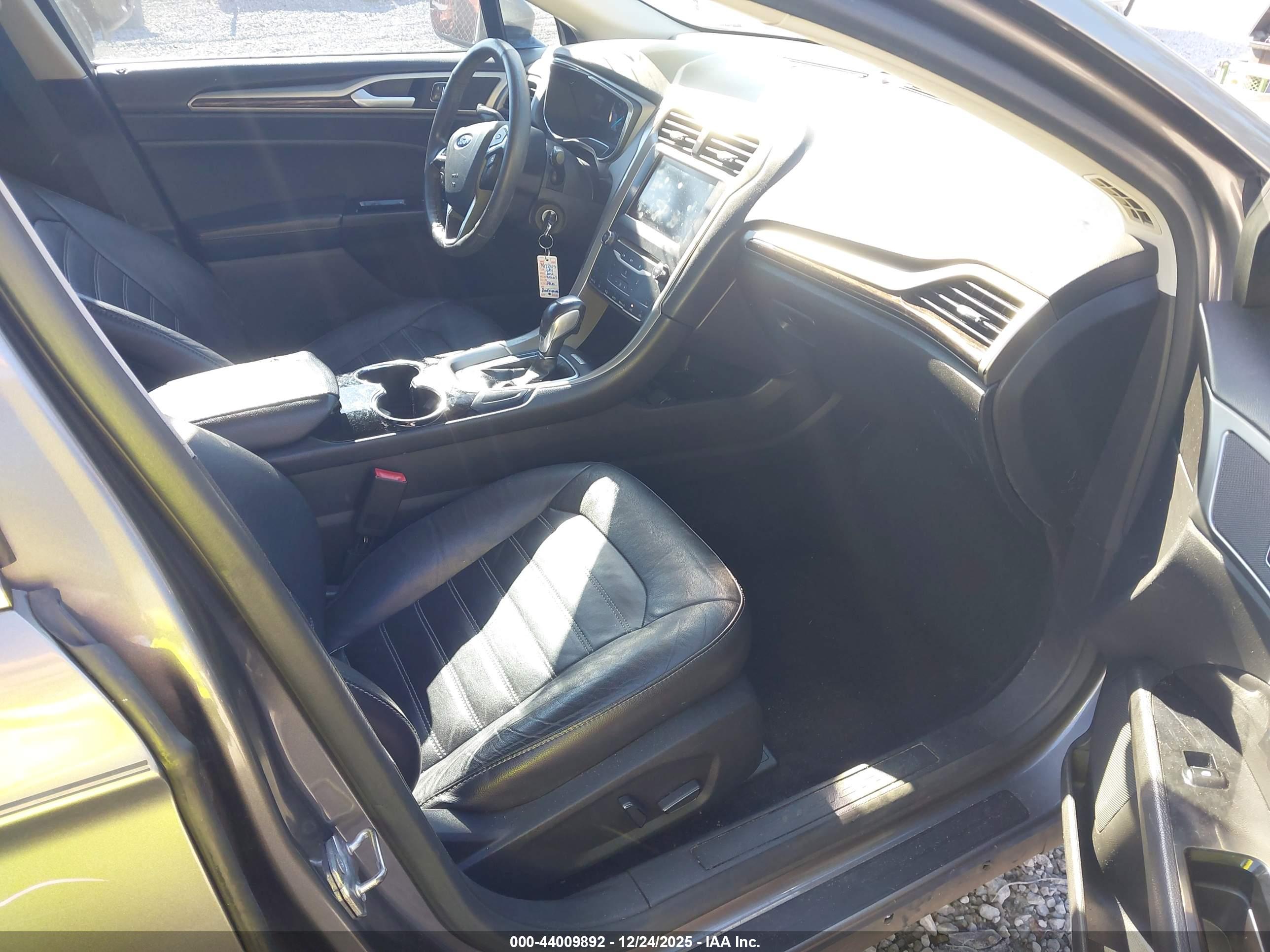 FORD FUSION image 5