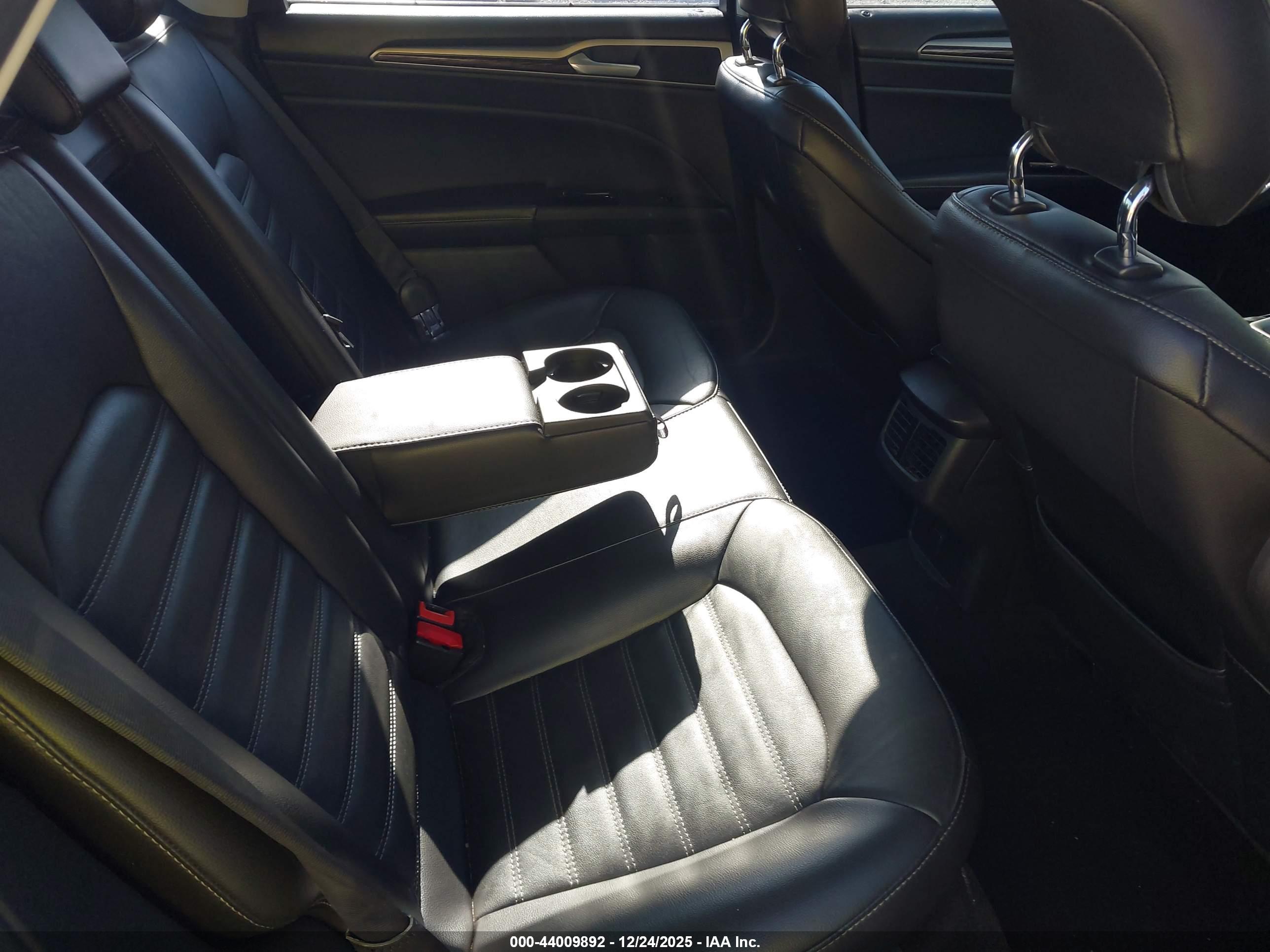 FORD FUSION image 8