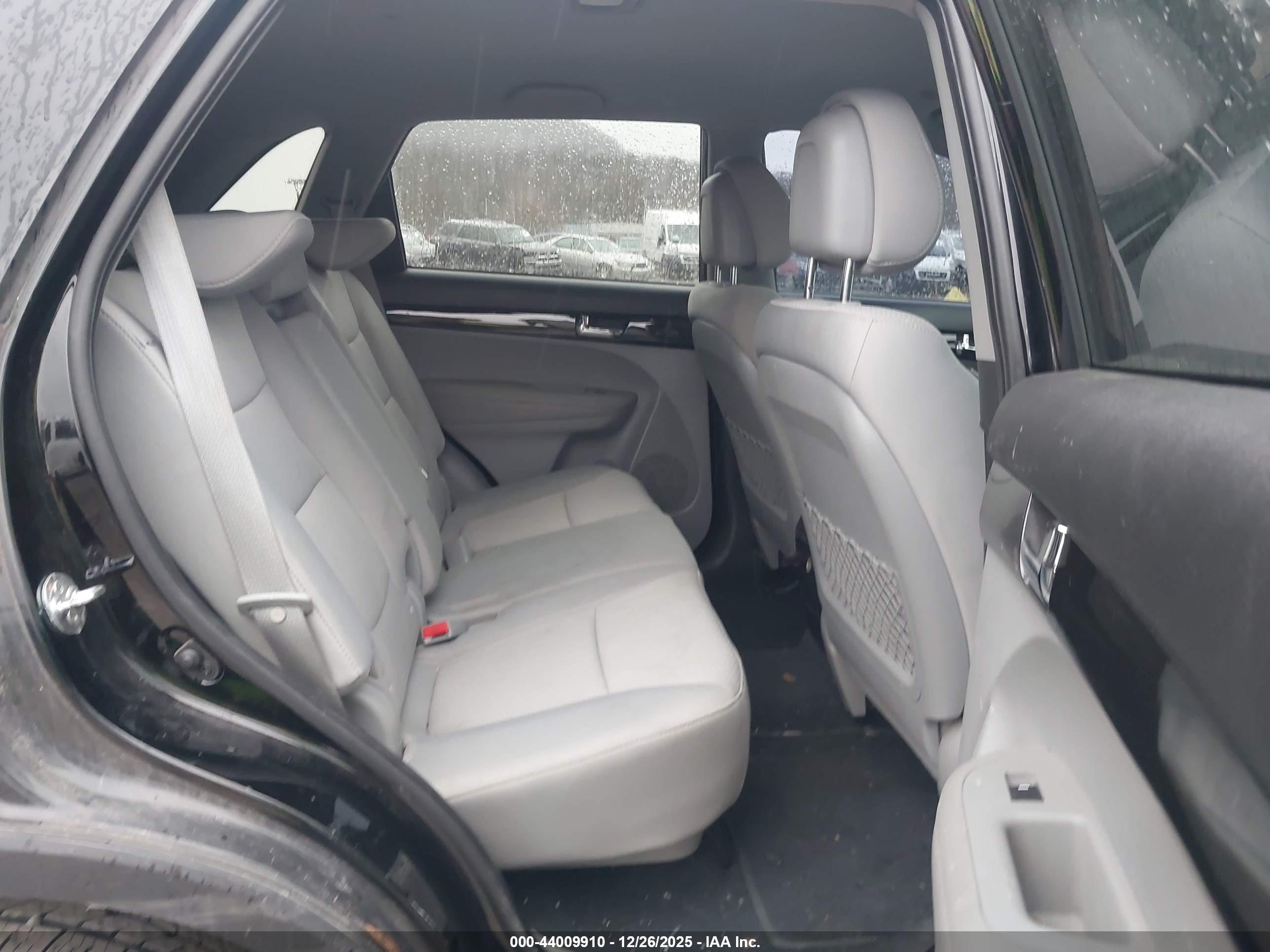 KIA SORENTO image 8