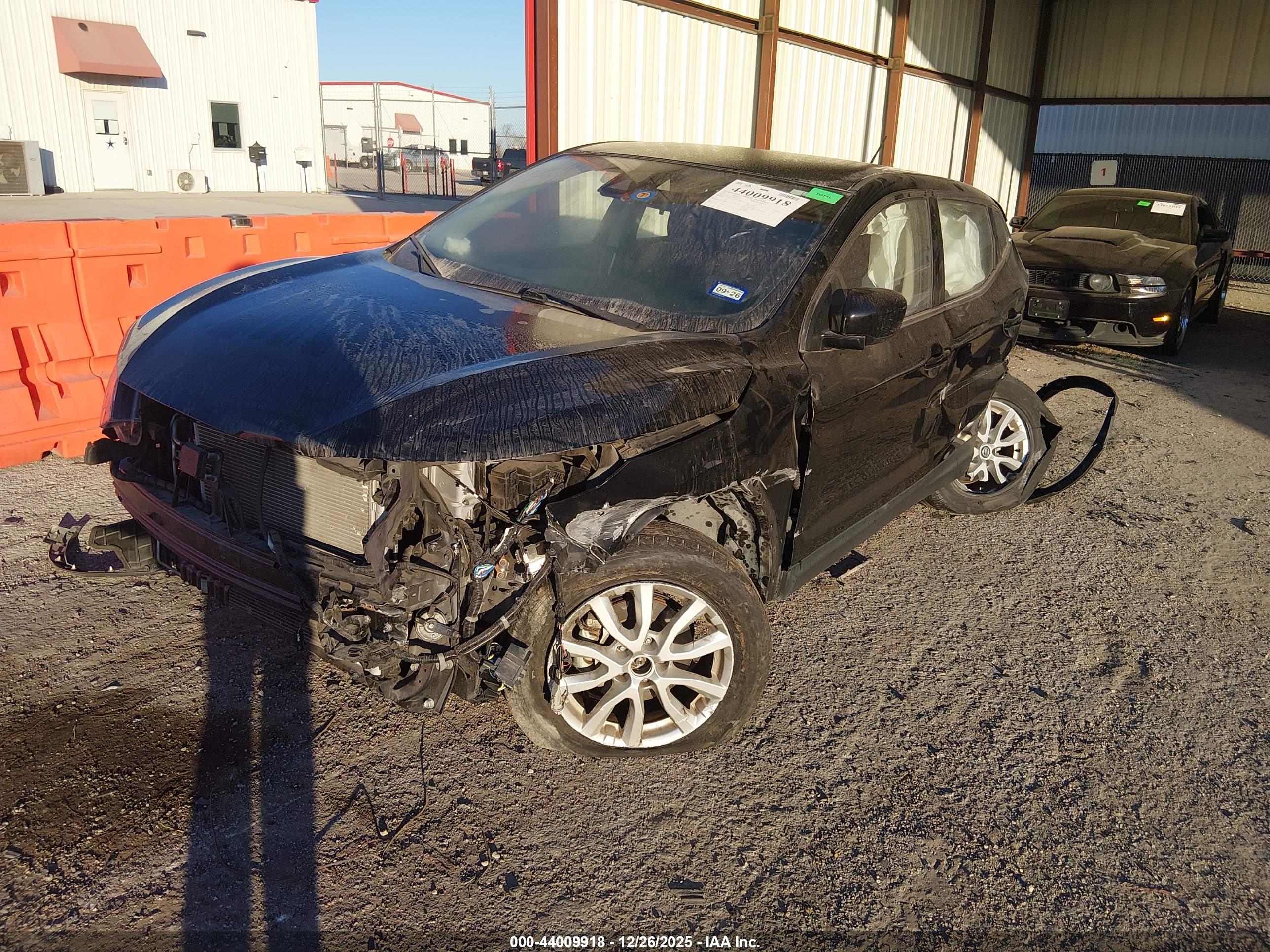 NISSAN ROGUE image 2