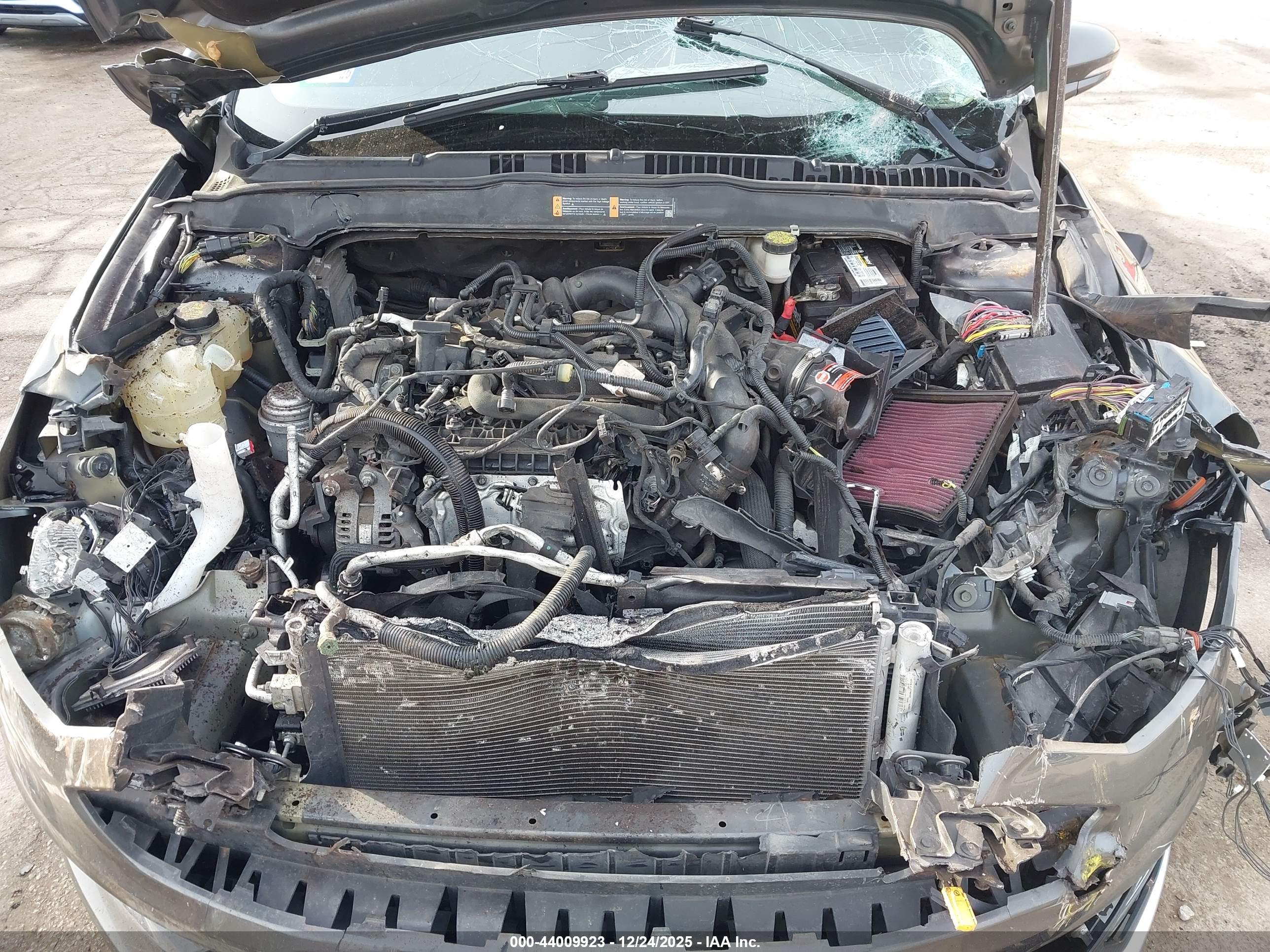 FORD FUSION image 10