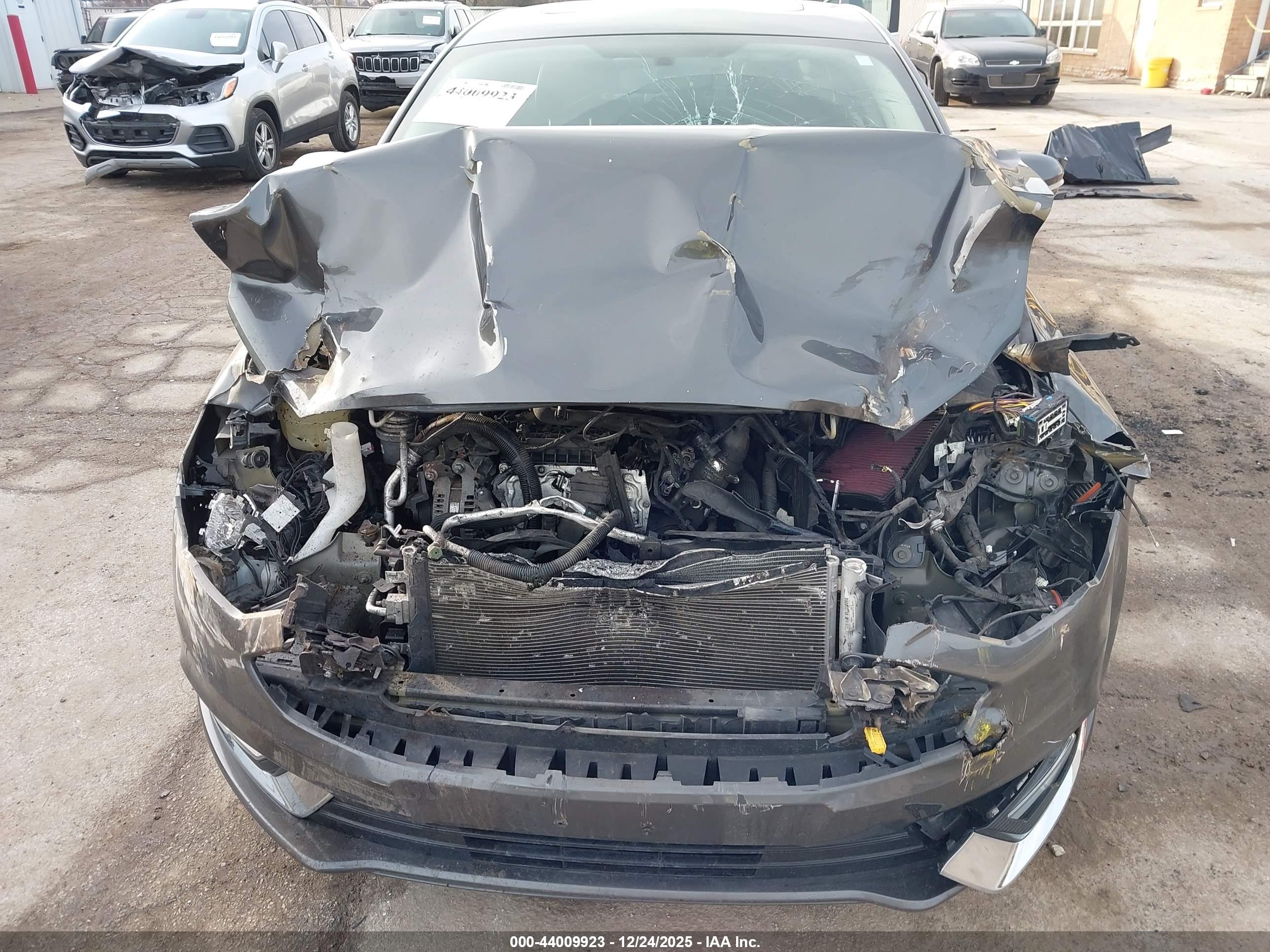 FORD FUSION image 6