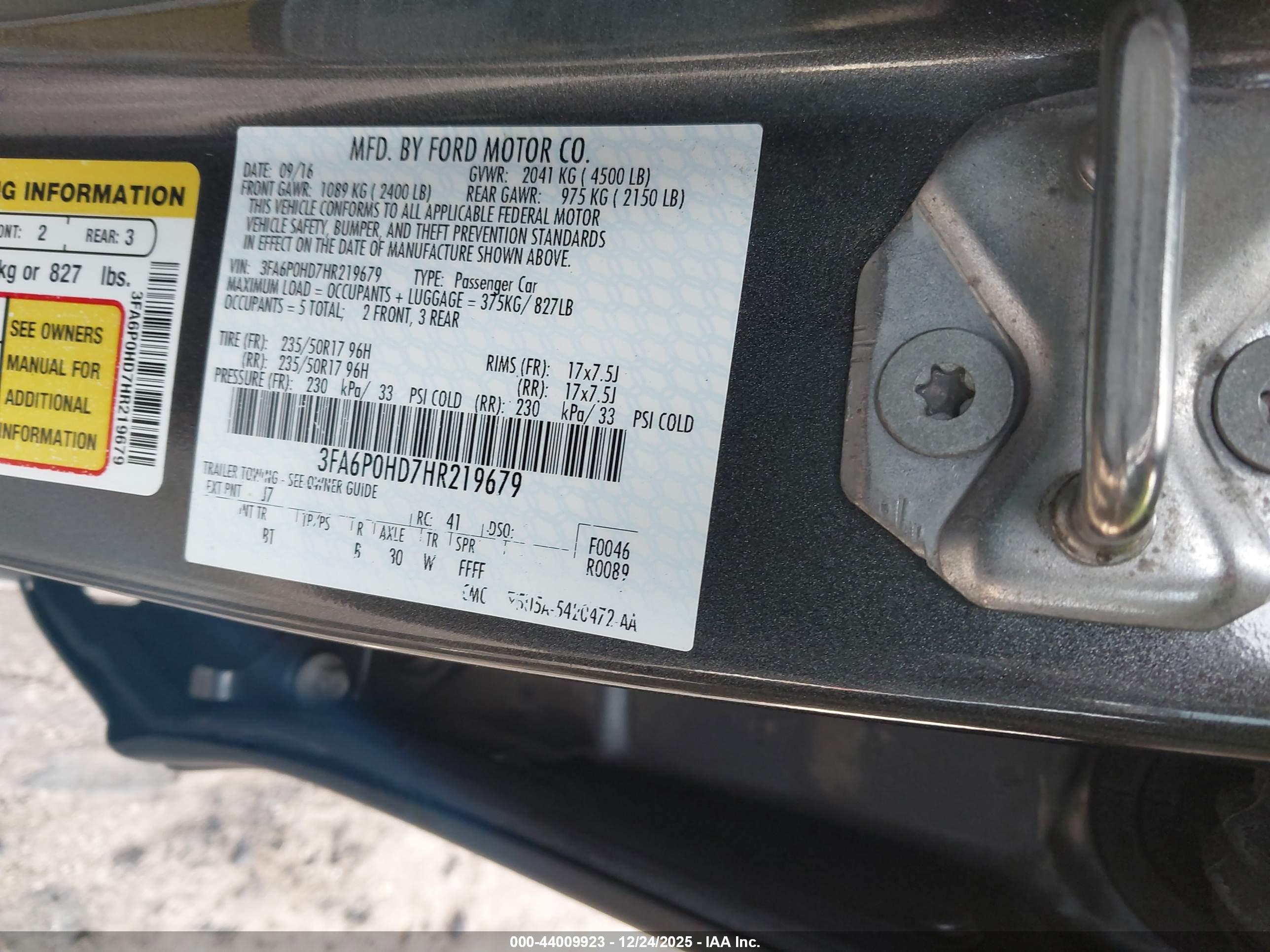 FORD FUSION image 9