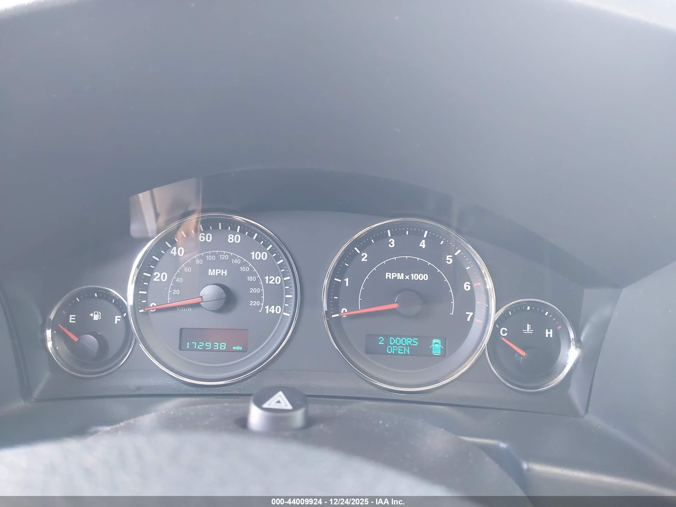 JEEP COMMANDER image 7