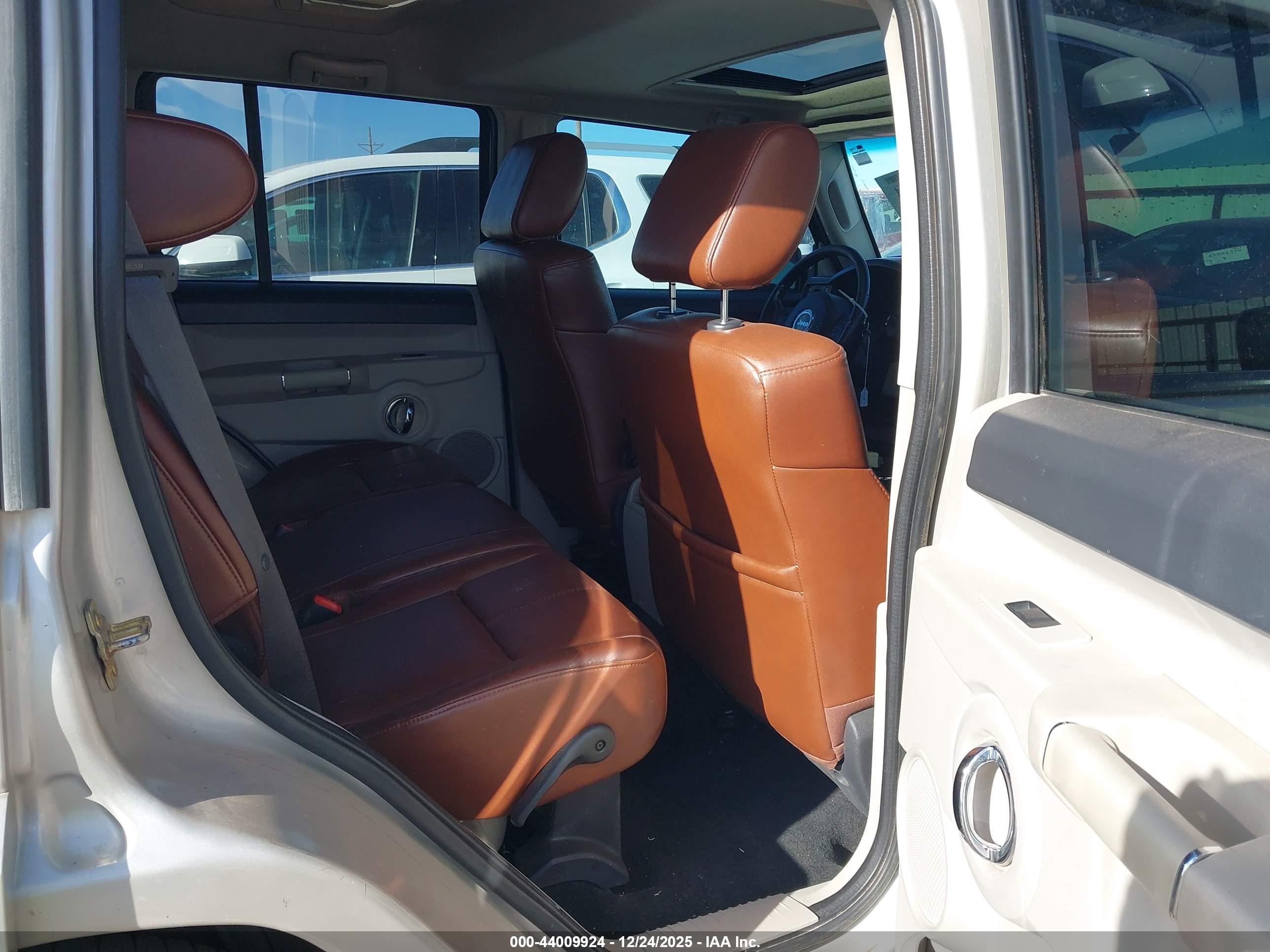 JEEP COMMANDER image 8