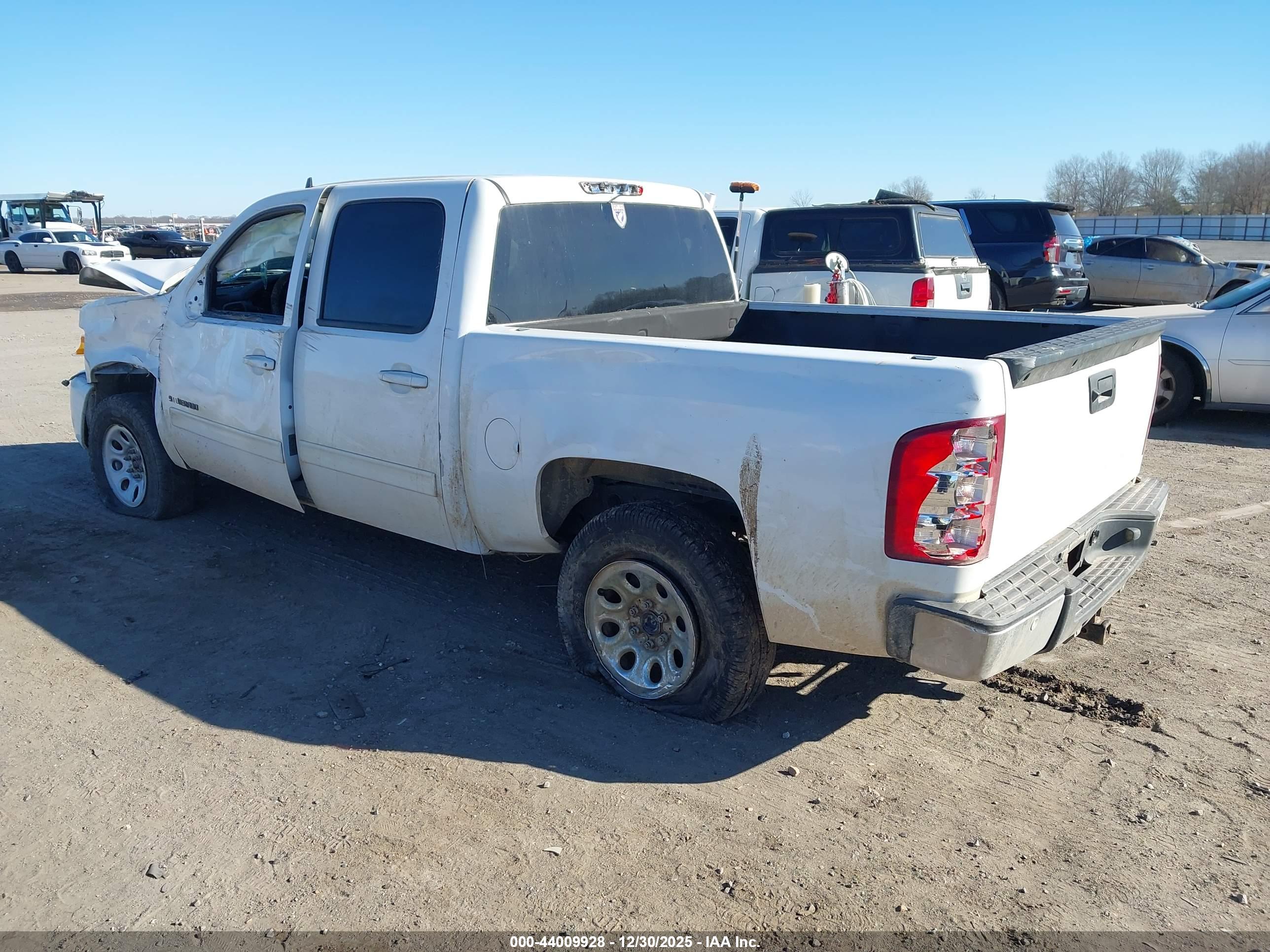 CHEVROLET SILVERADO image 3