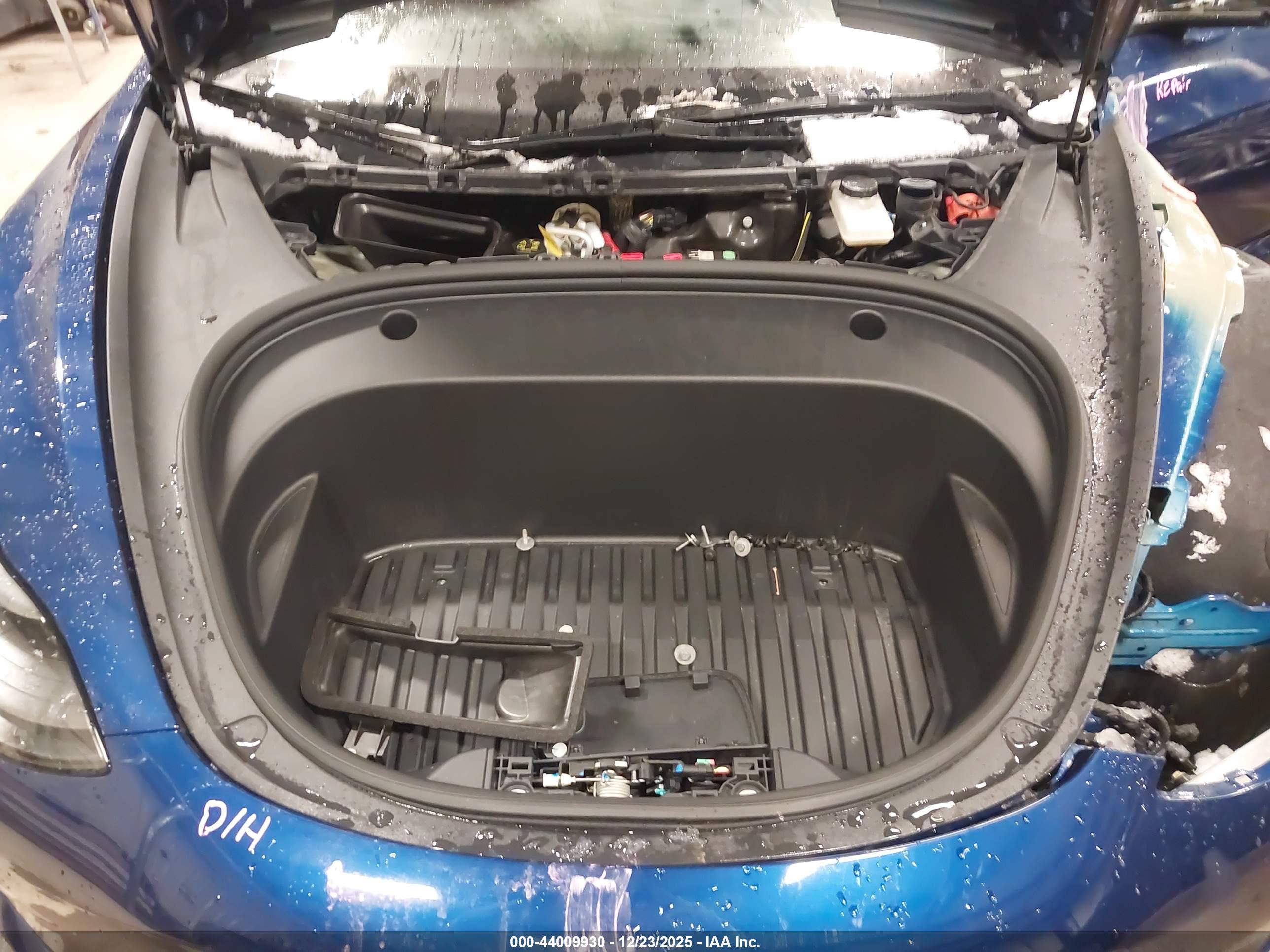 TESLA MODEL image 10