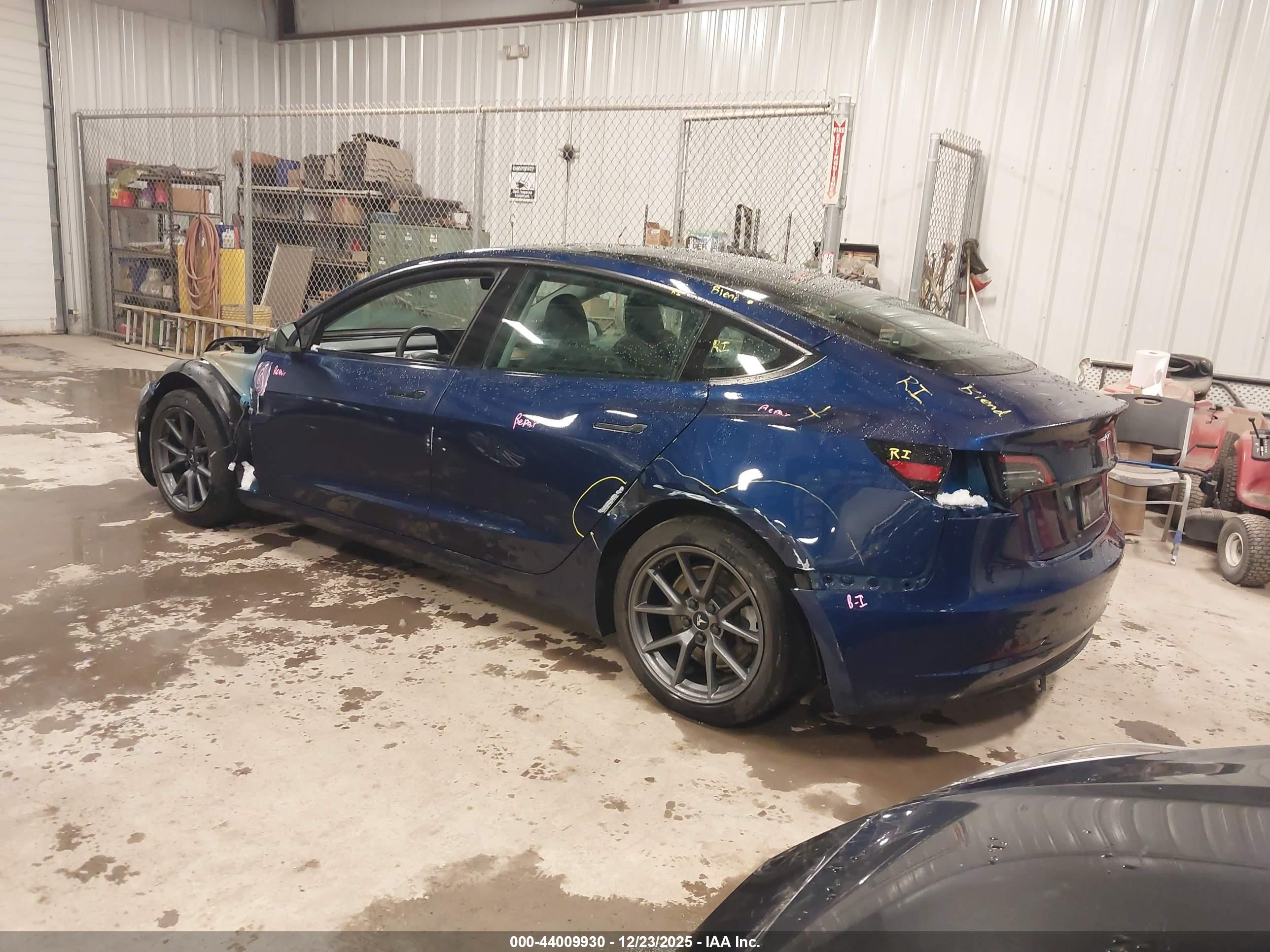 TESLA MODEL image 3