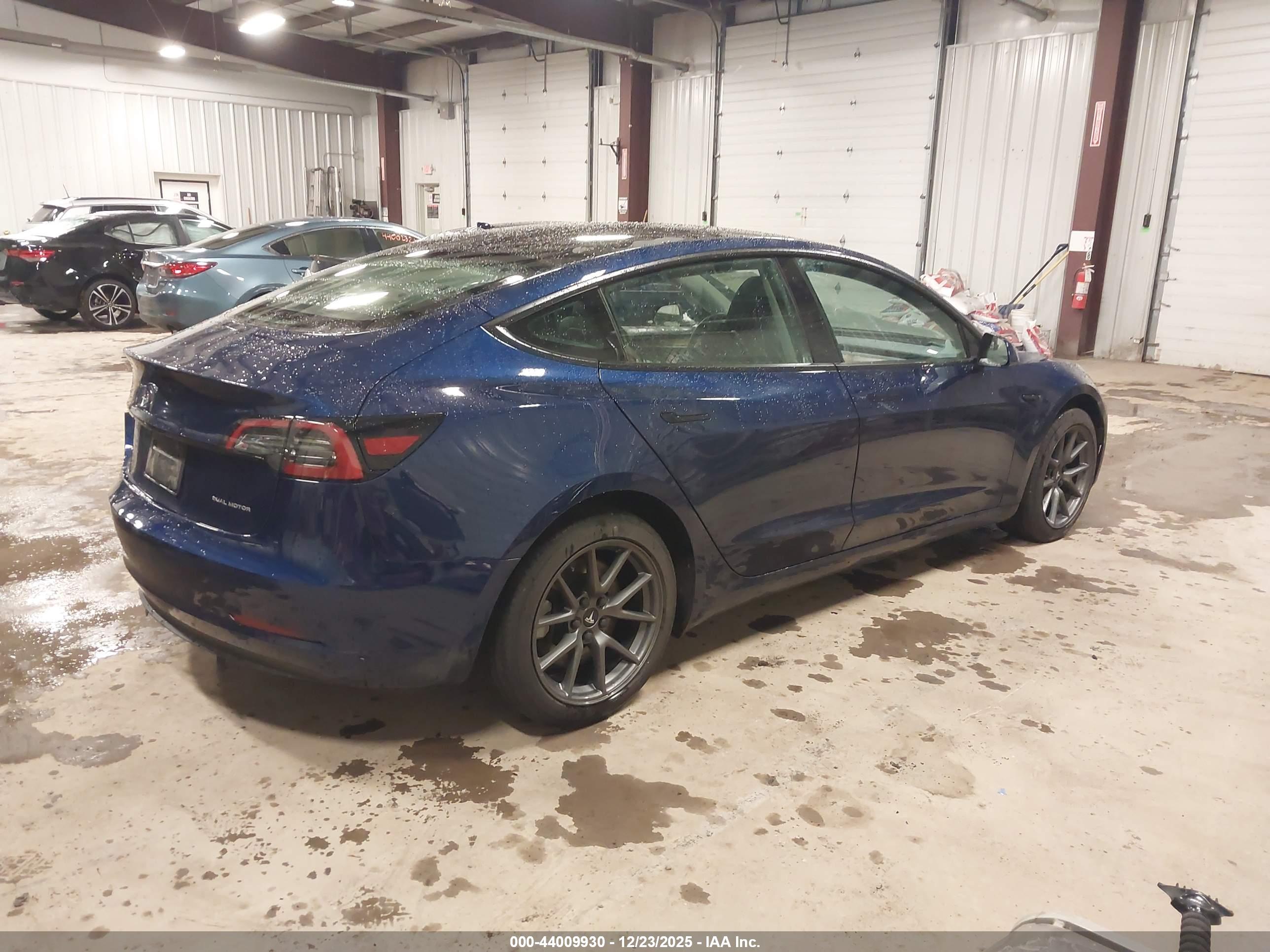 TESLA MODEL image 4