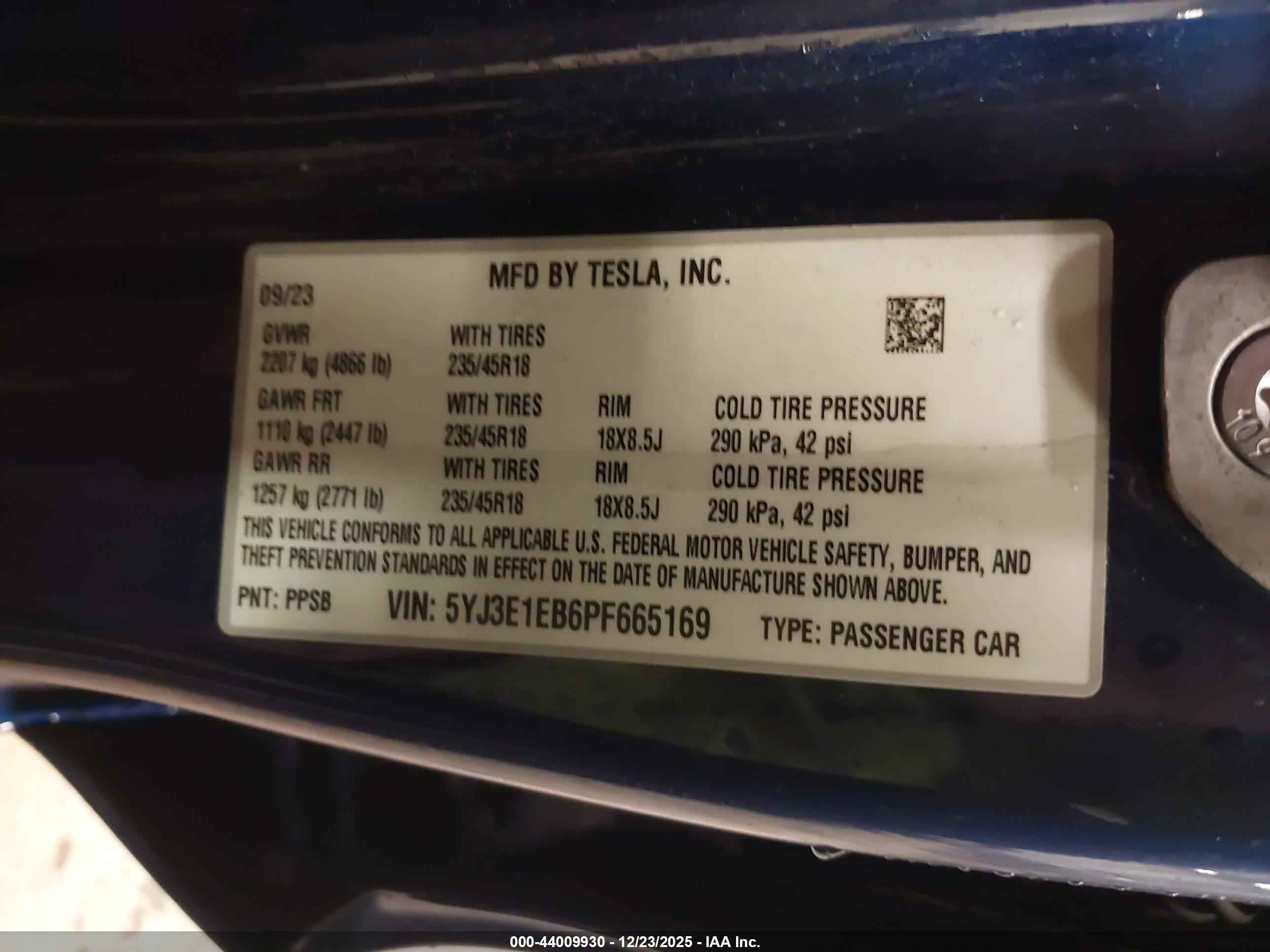 TESLA MODEL image 9