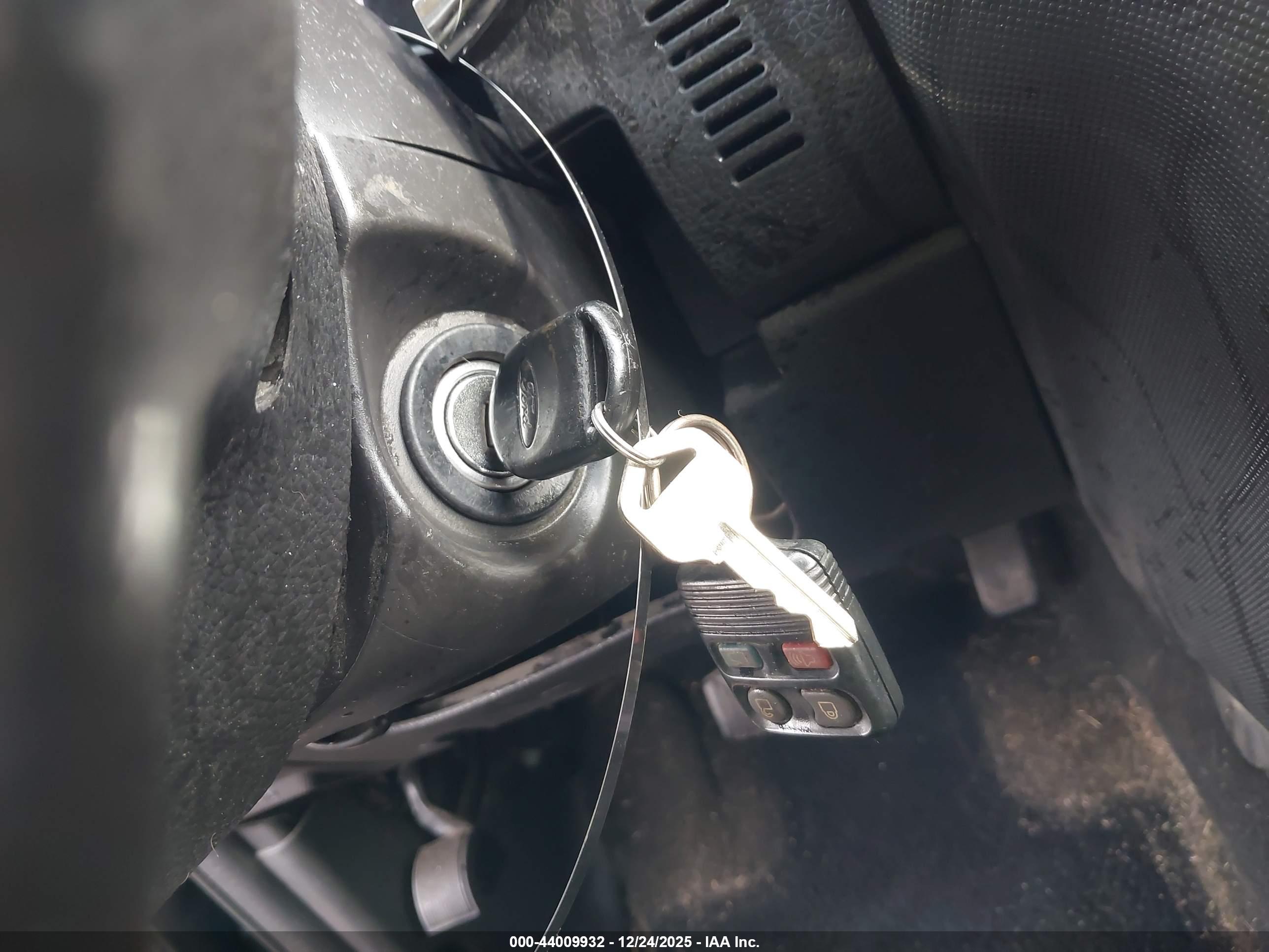 FORD EXPLORER image 11