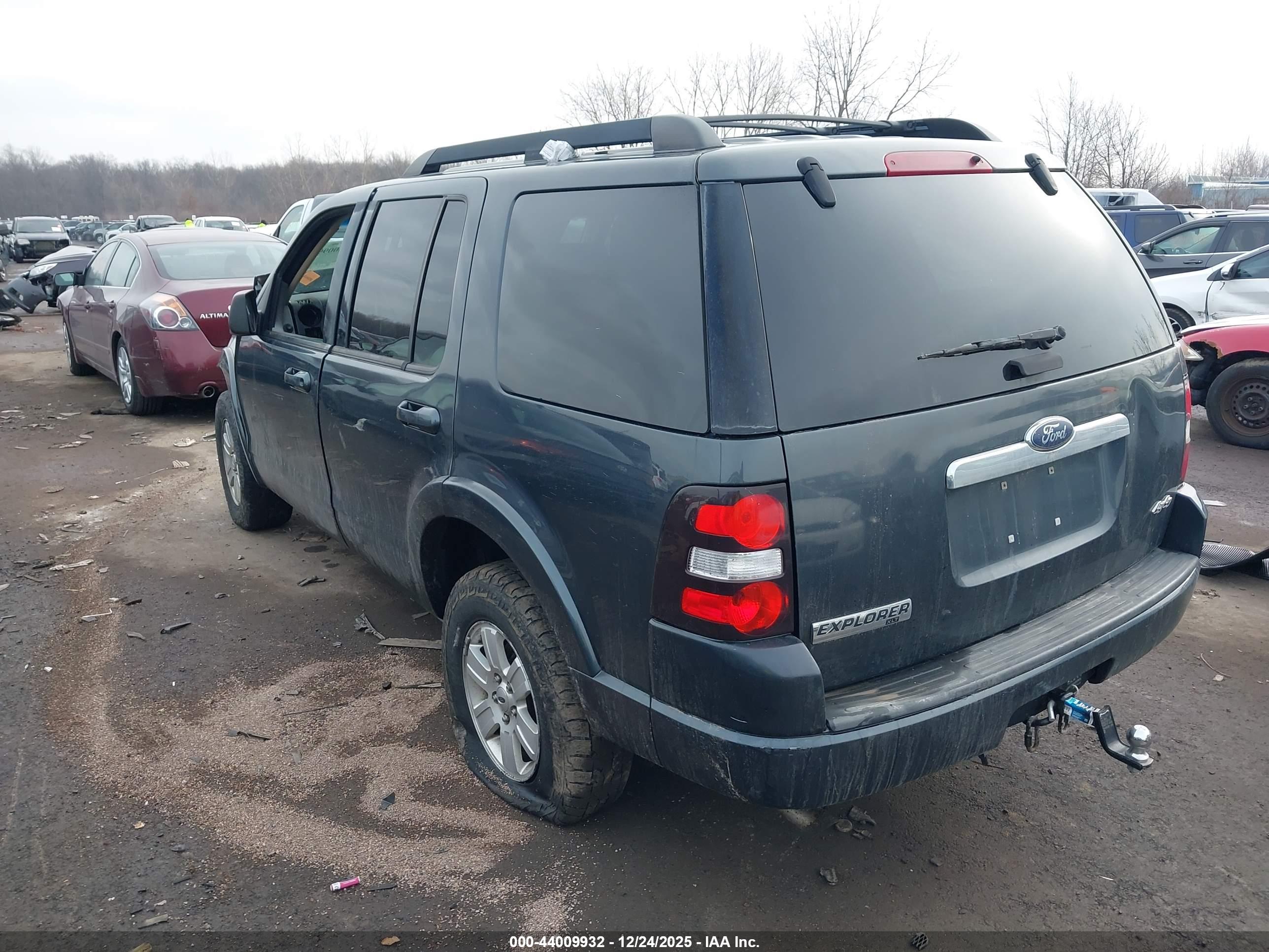 FORD EXPLORER image 3