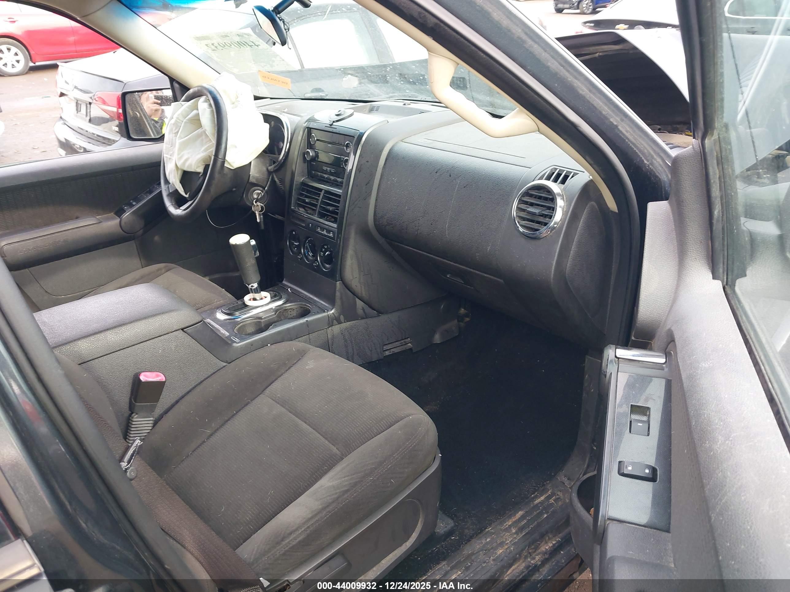 FORD EXPLORER image 5