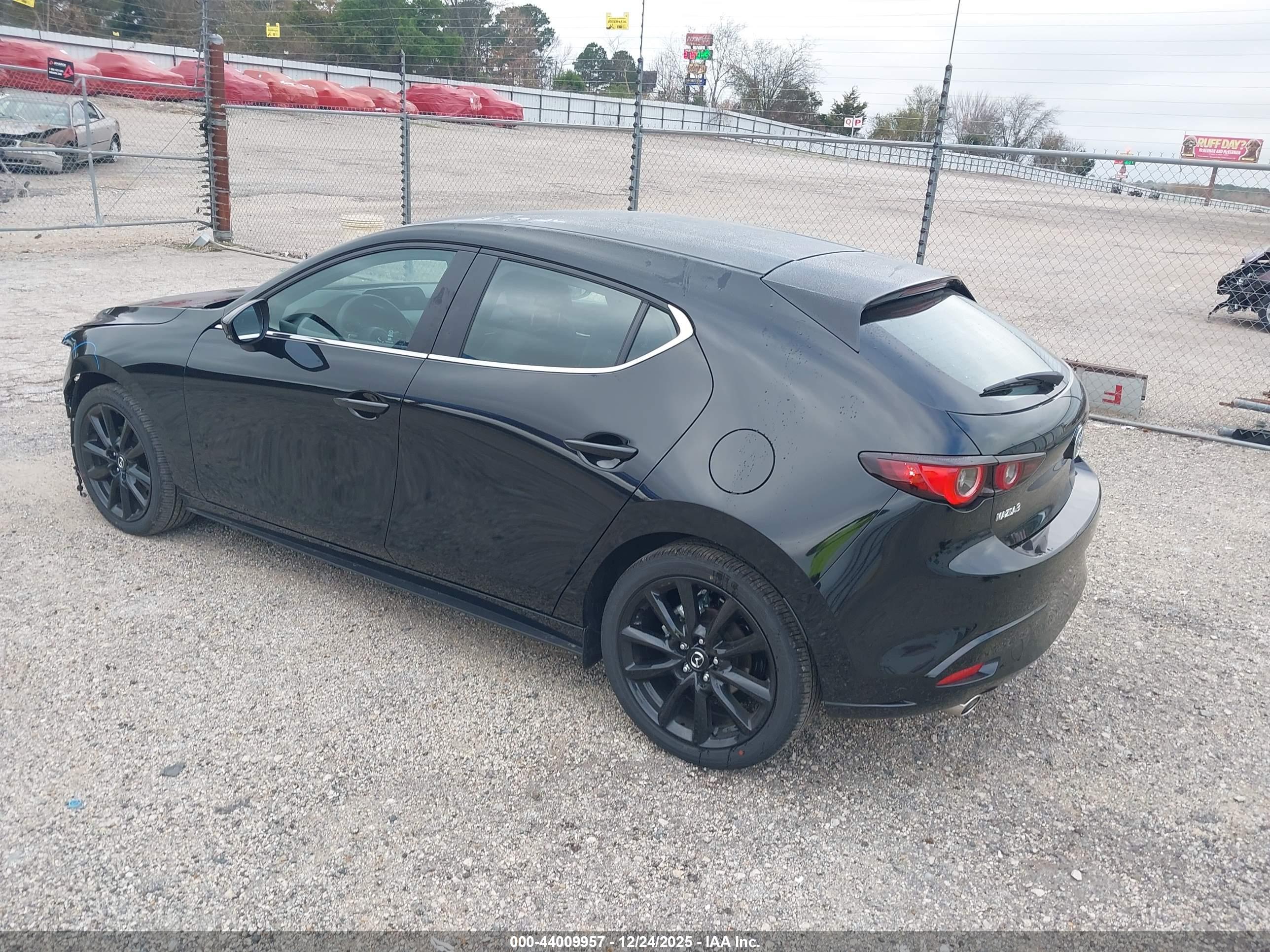 MAZDA MAZDA3 image 3