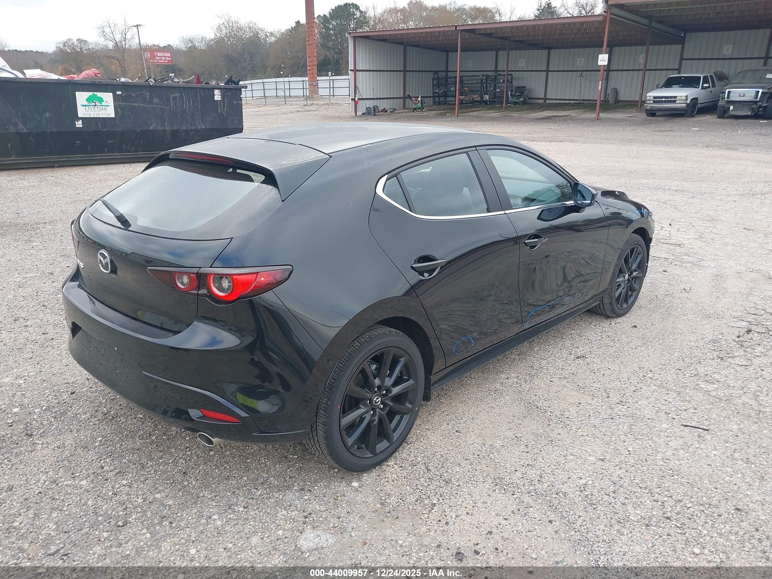 MAZDA MAZDA3 image 4