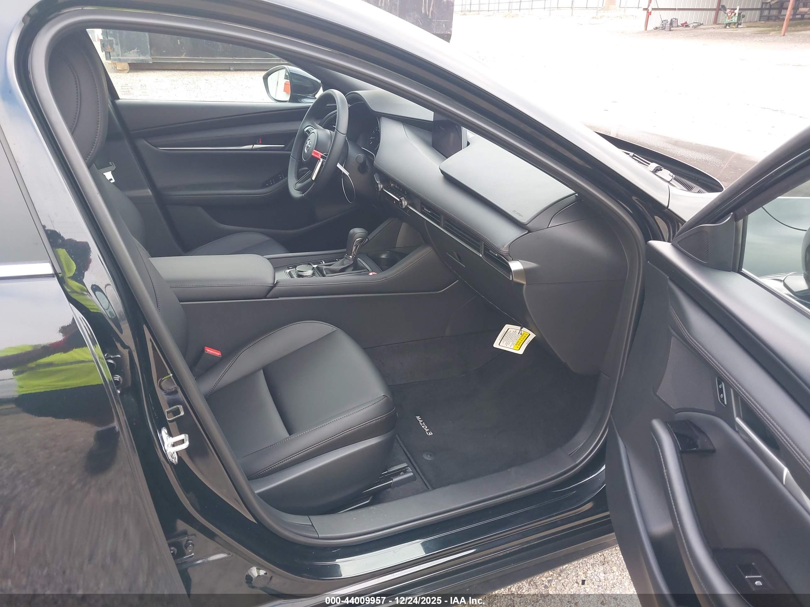 MAZDA MAZDA3 image 5