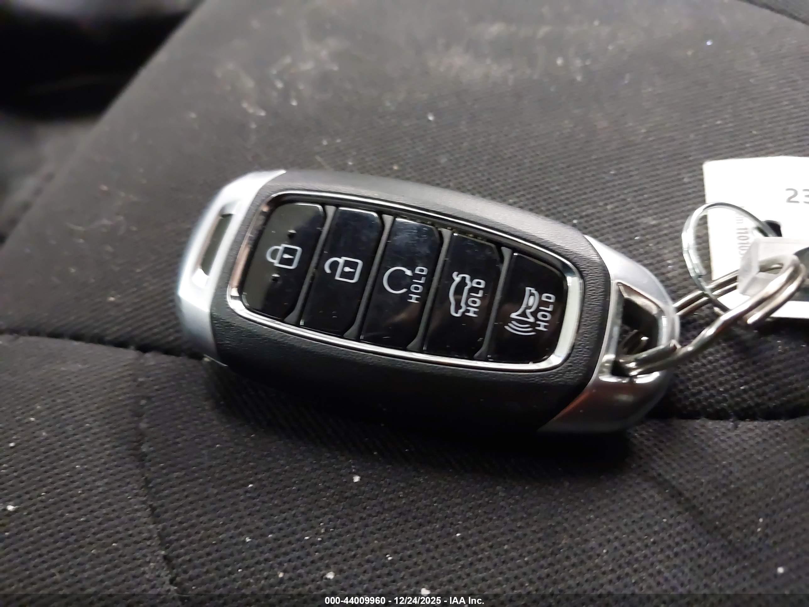 HYUNDAI ELANTRA image 11