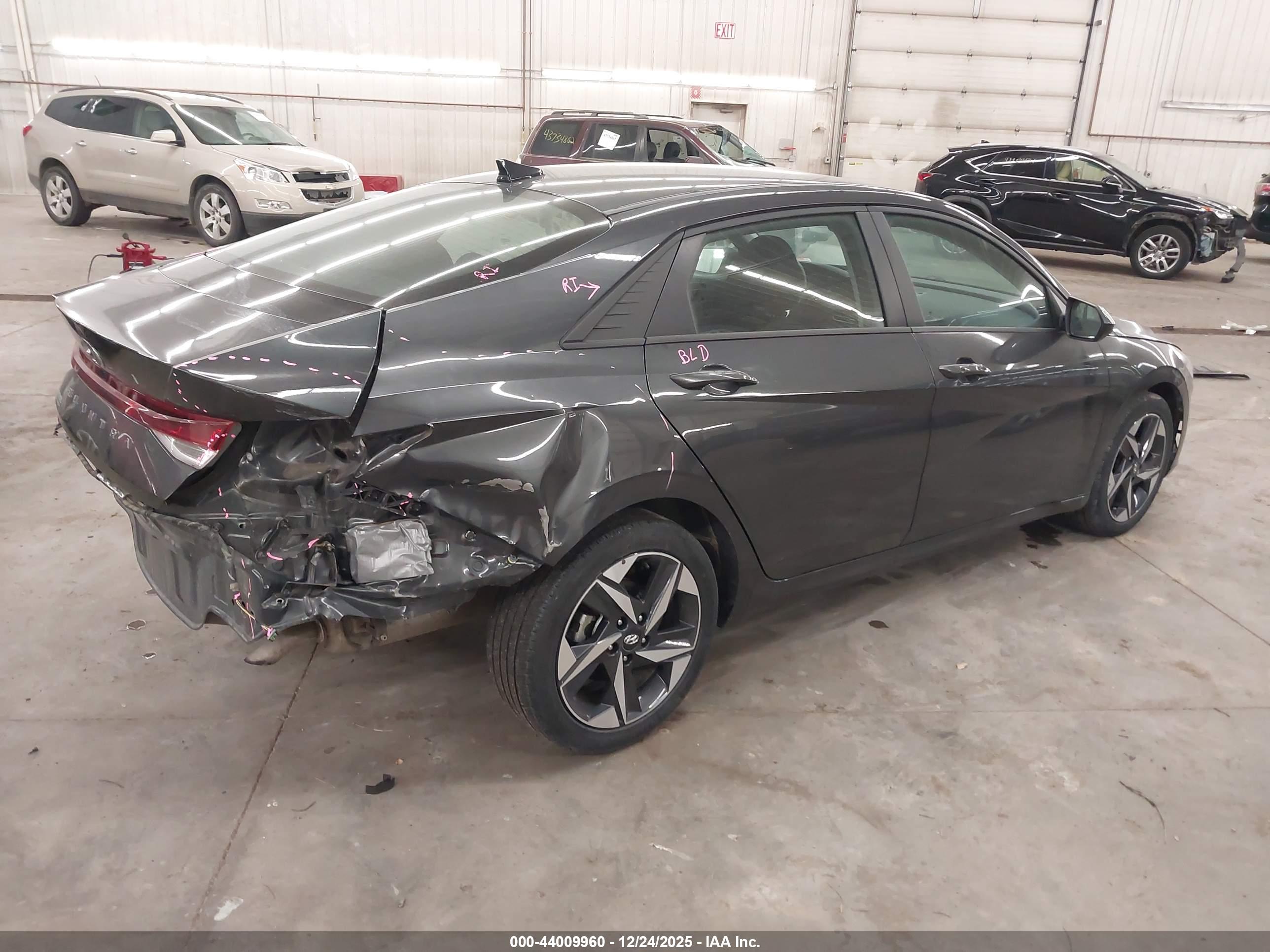 HYUNDAI ELANTRA image 4