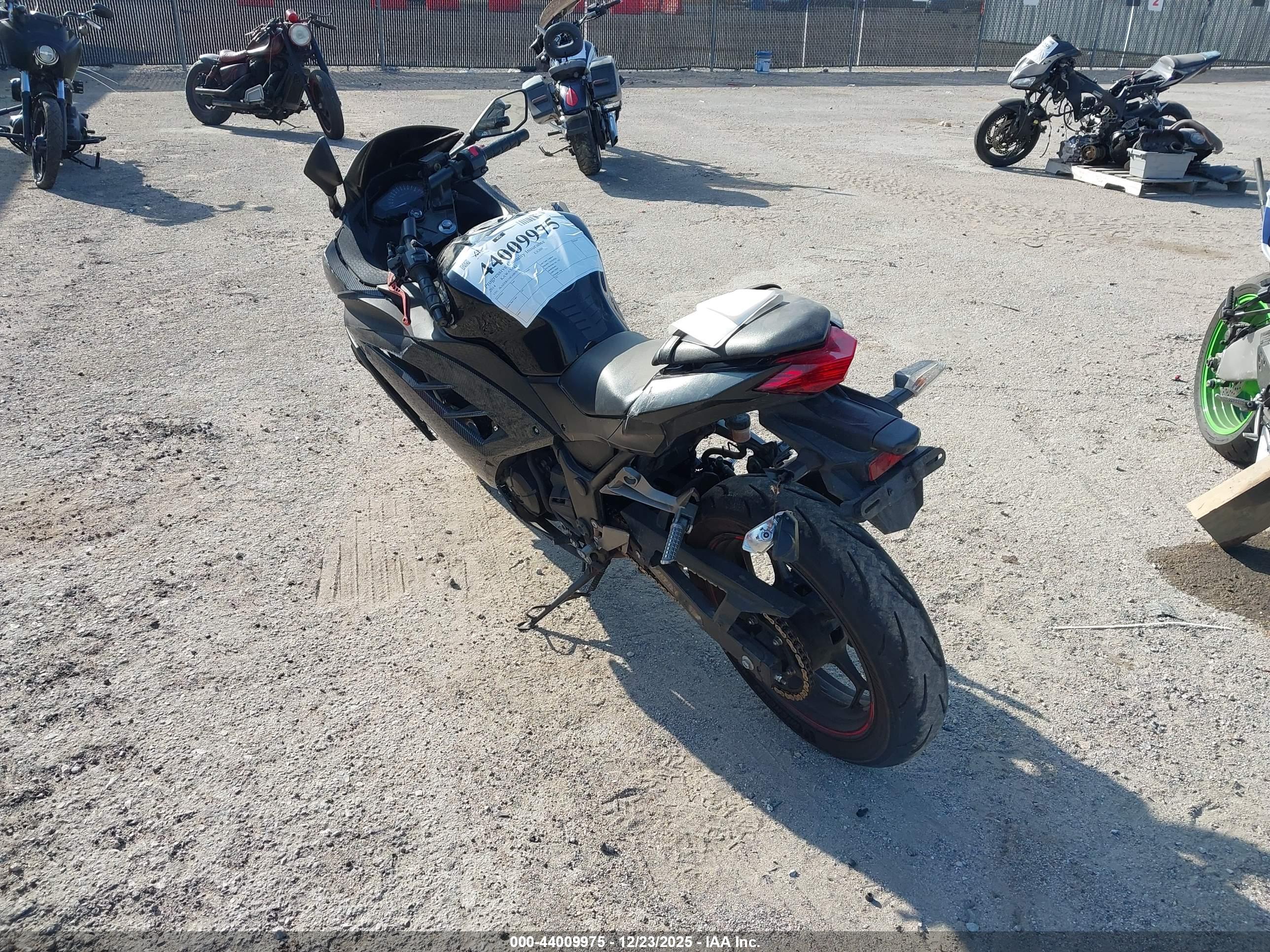 KAWASAKI EX300 image 3